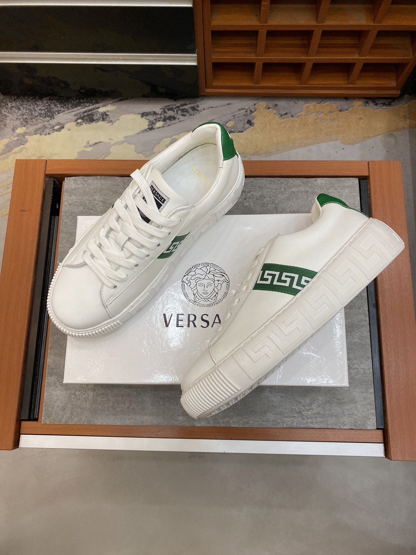 Versace Greca Sneaker 22 - vstockx