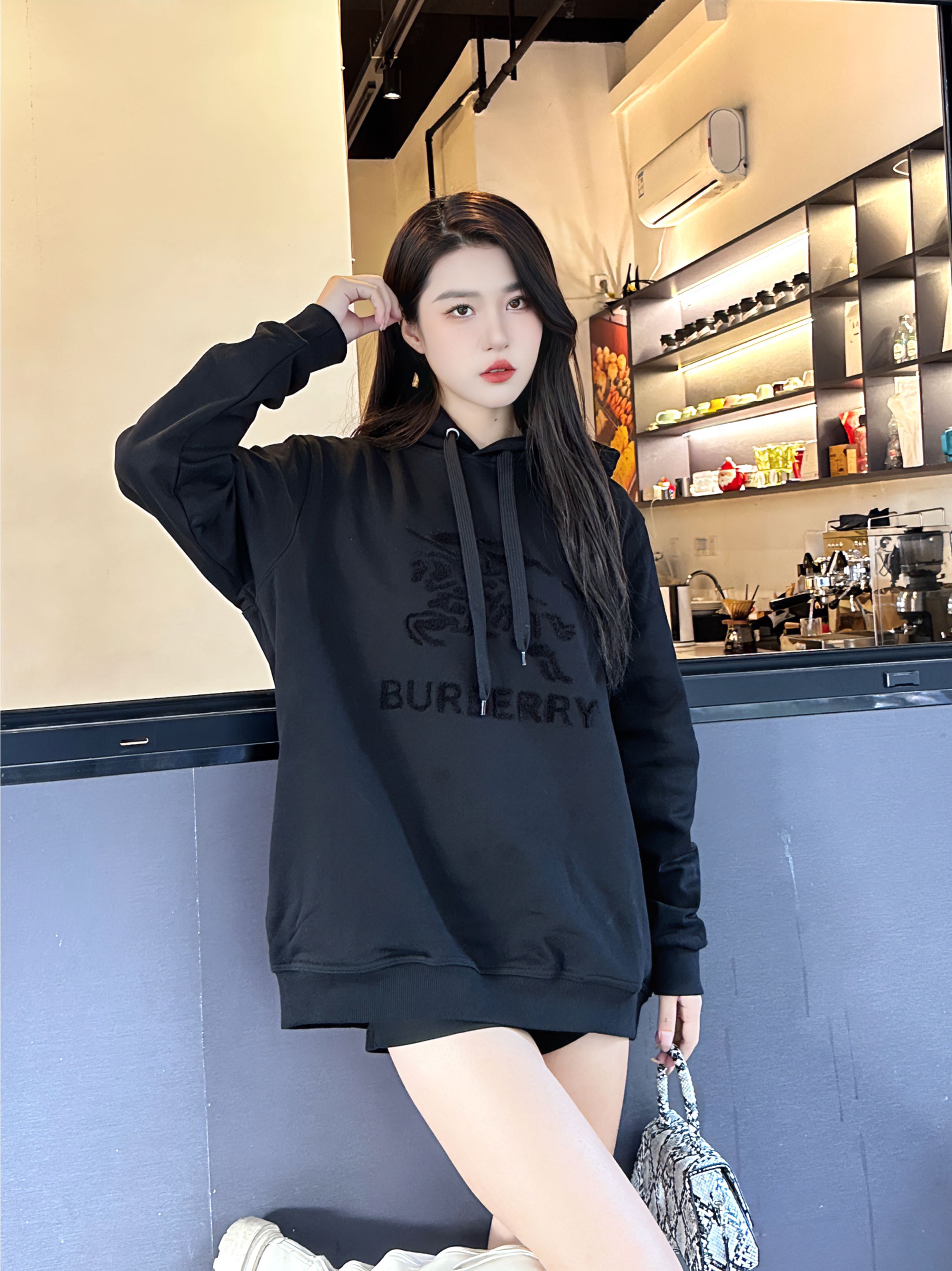 Clothes Burberry 821 - vstockx