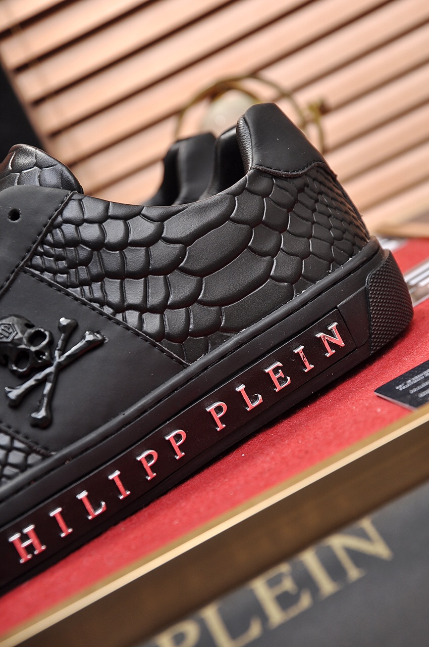 Philipp Plein Low Top Sneakers 18 - vstockx