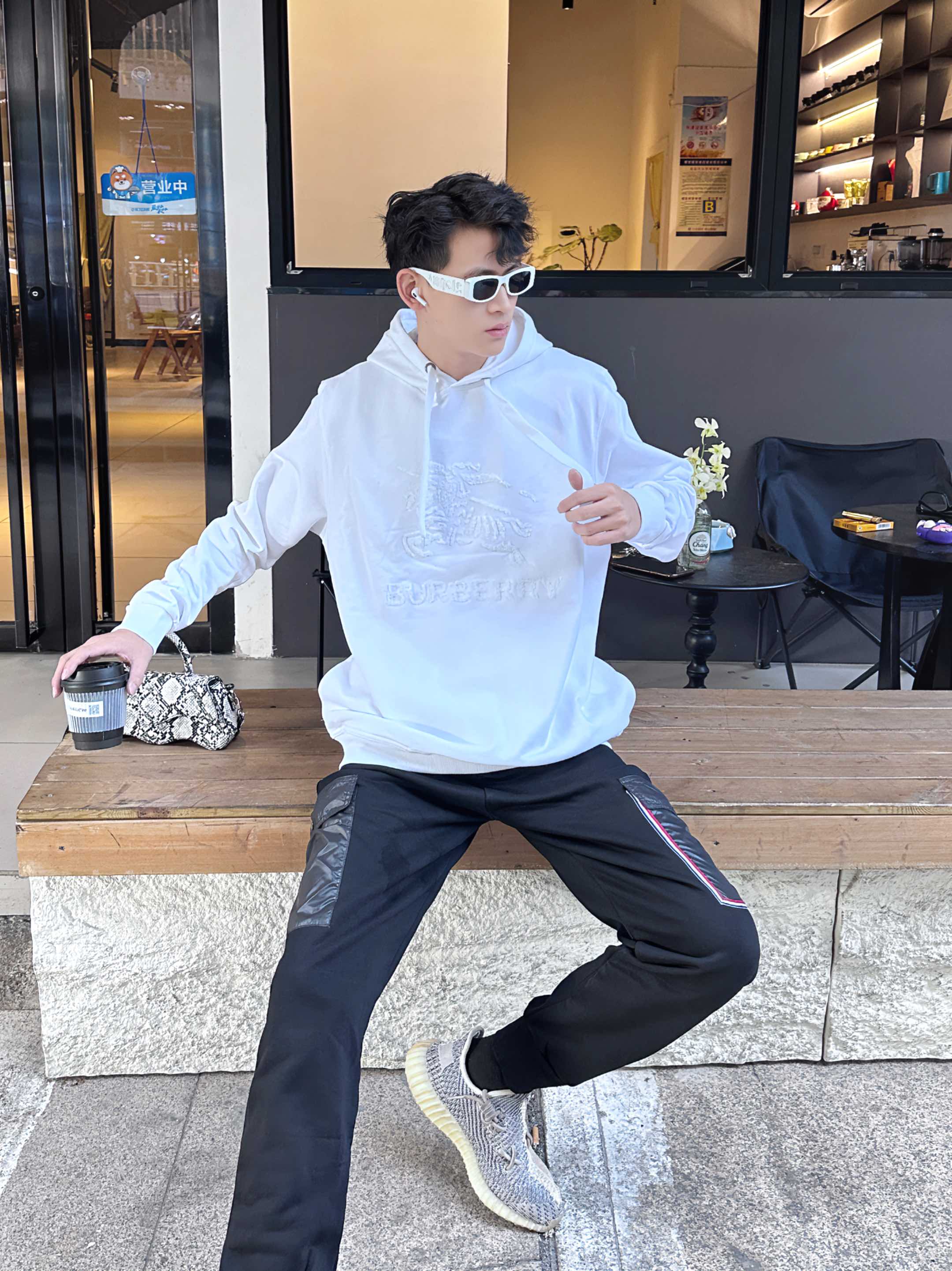 Clothes Burberry 822 - vstockx