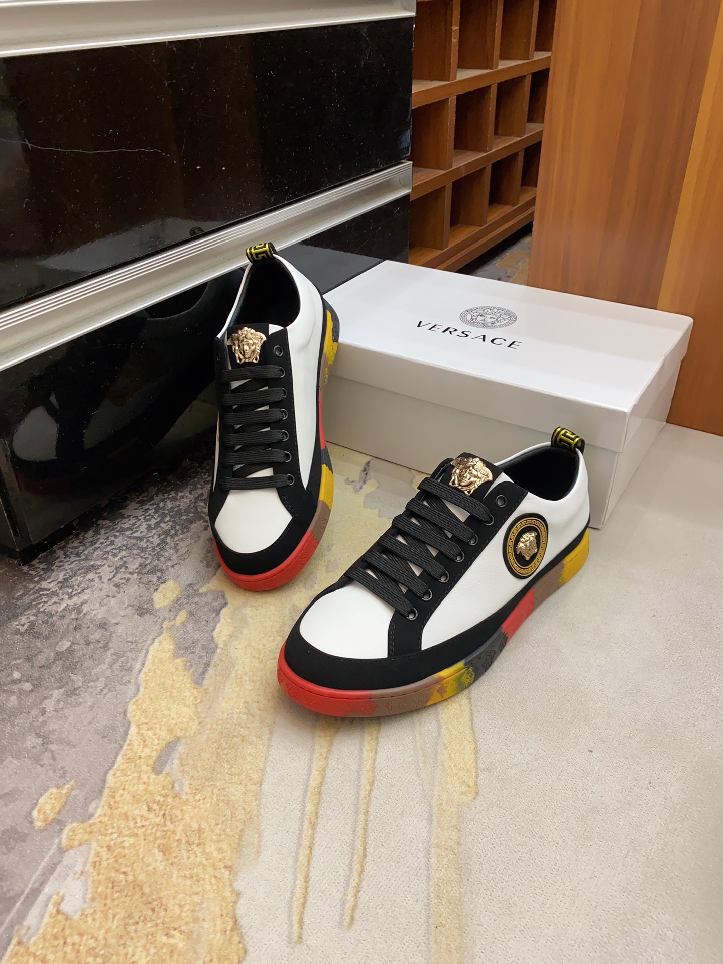 Versace Greca Sneaker 14 - vstockx
