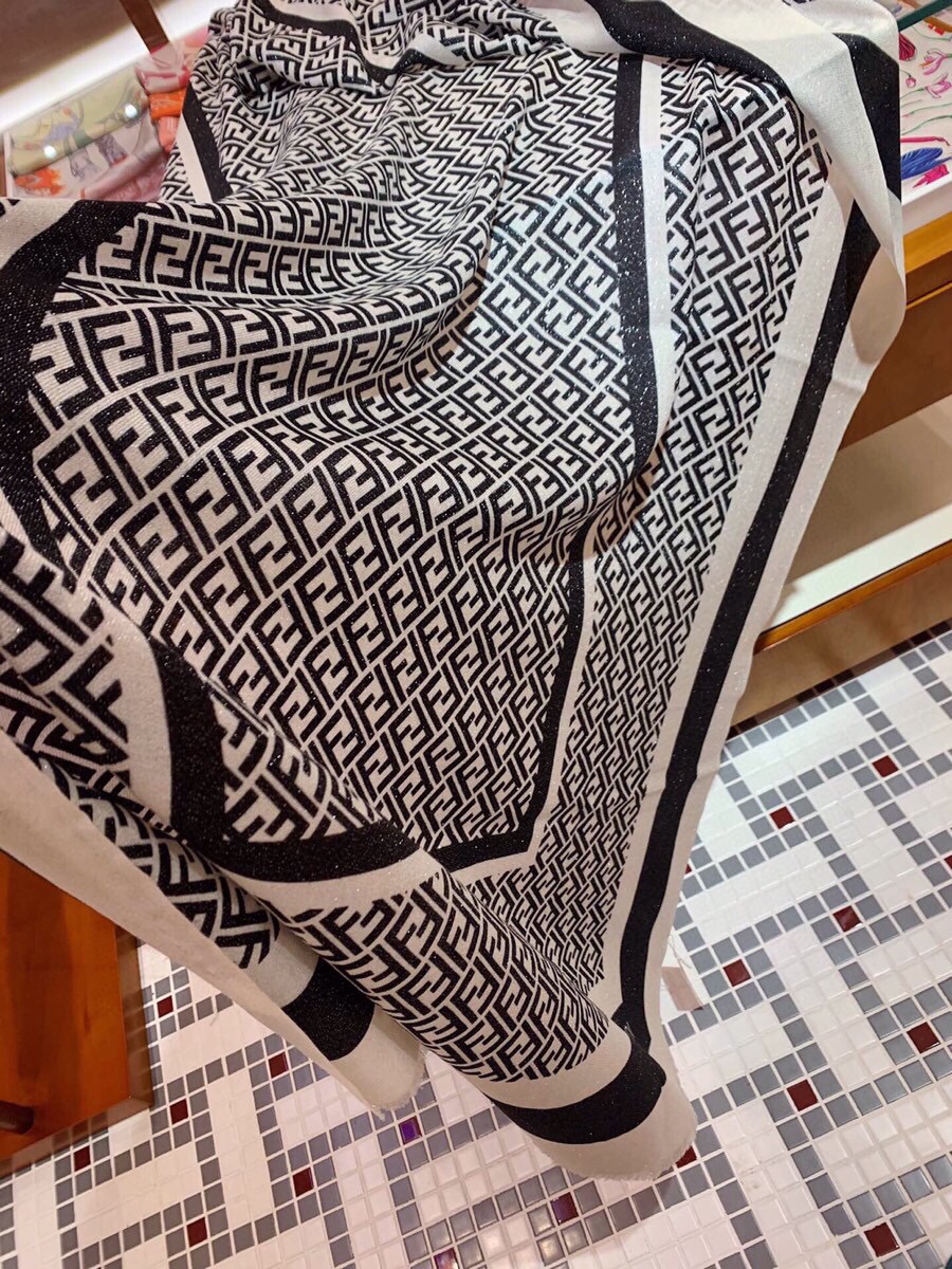 Streetwear Scarf FENDI 329001 SIZE:90cm*90cm - vstockx