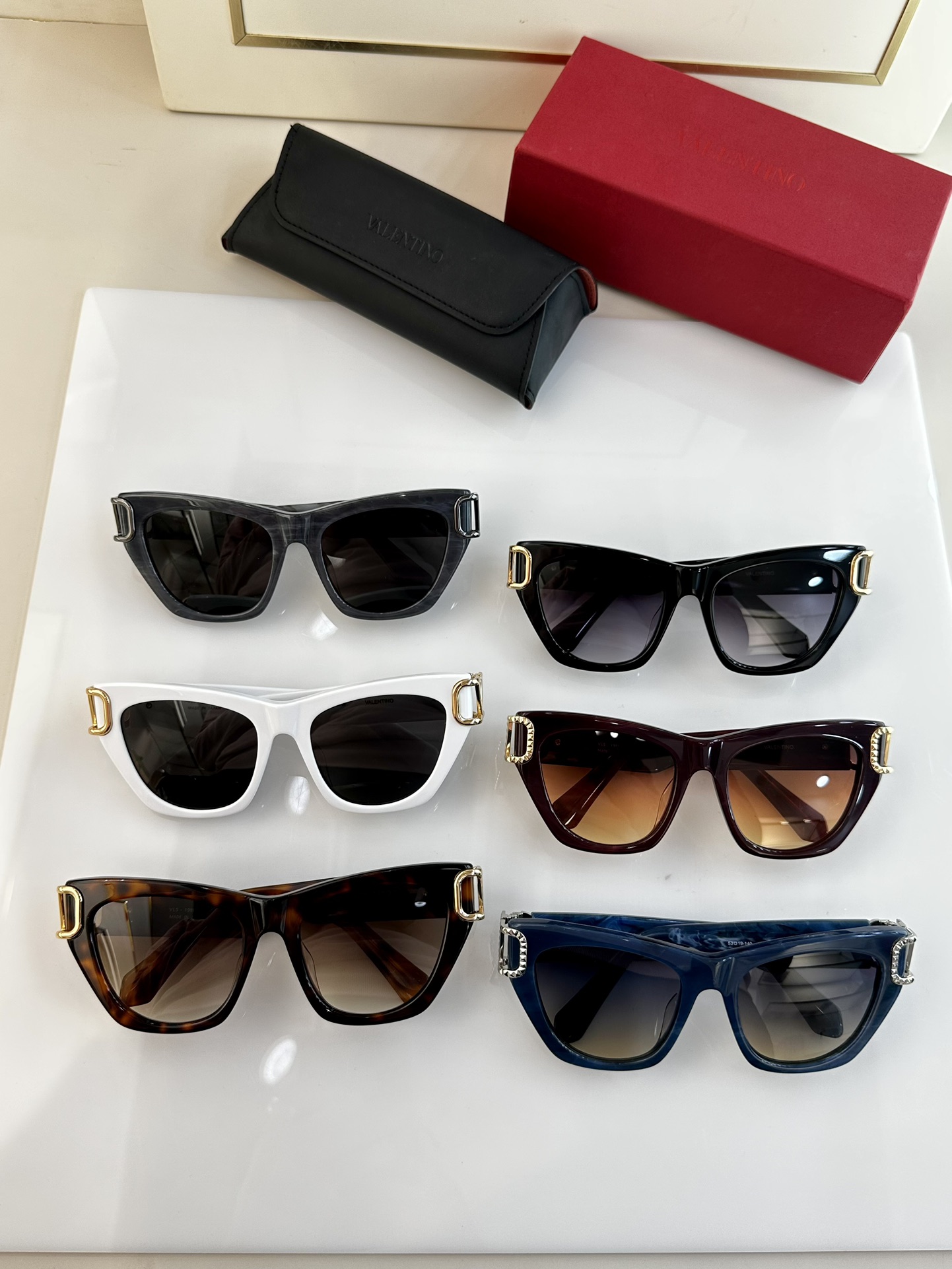 sunglasses Valentino VLS-198A - vstockx