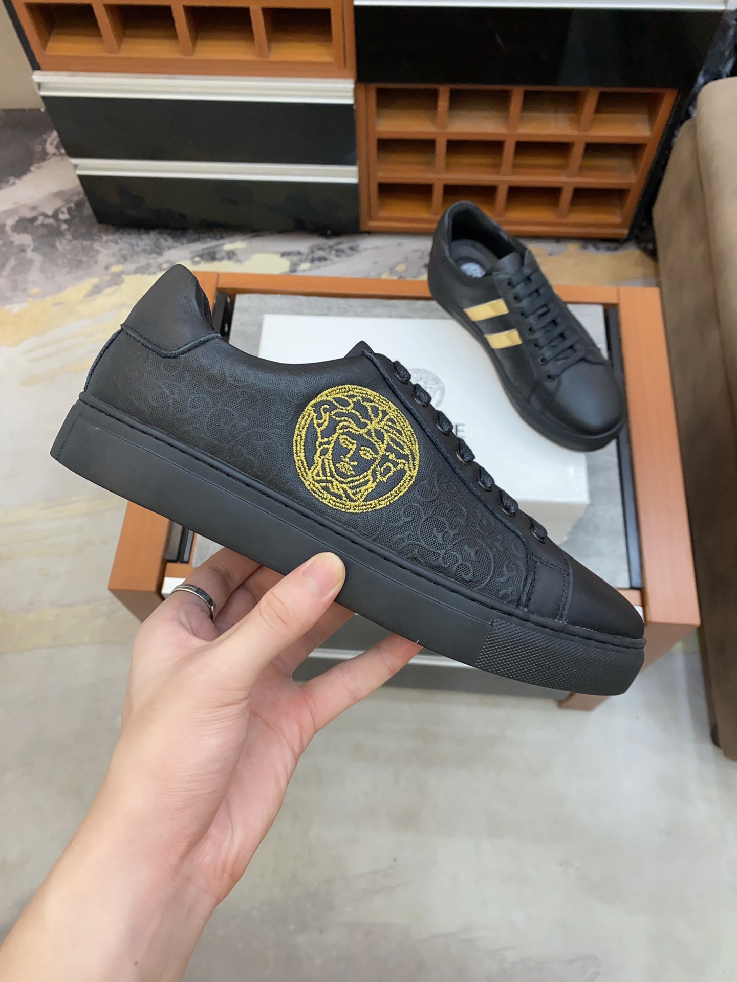 Versace Greca Sneaker 2 - vstockx