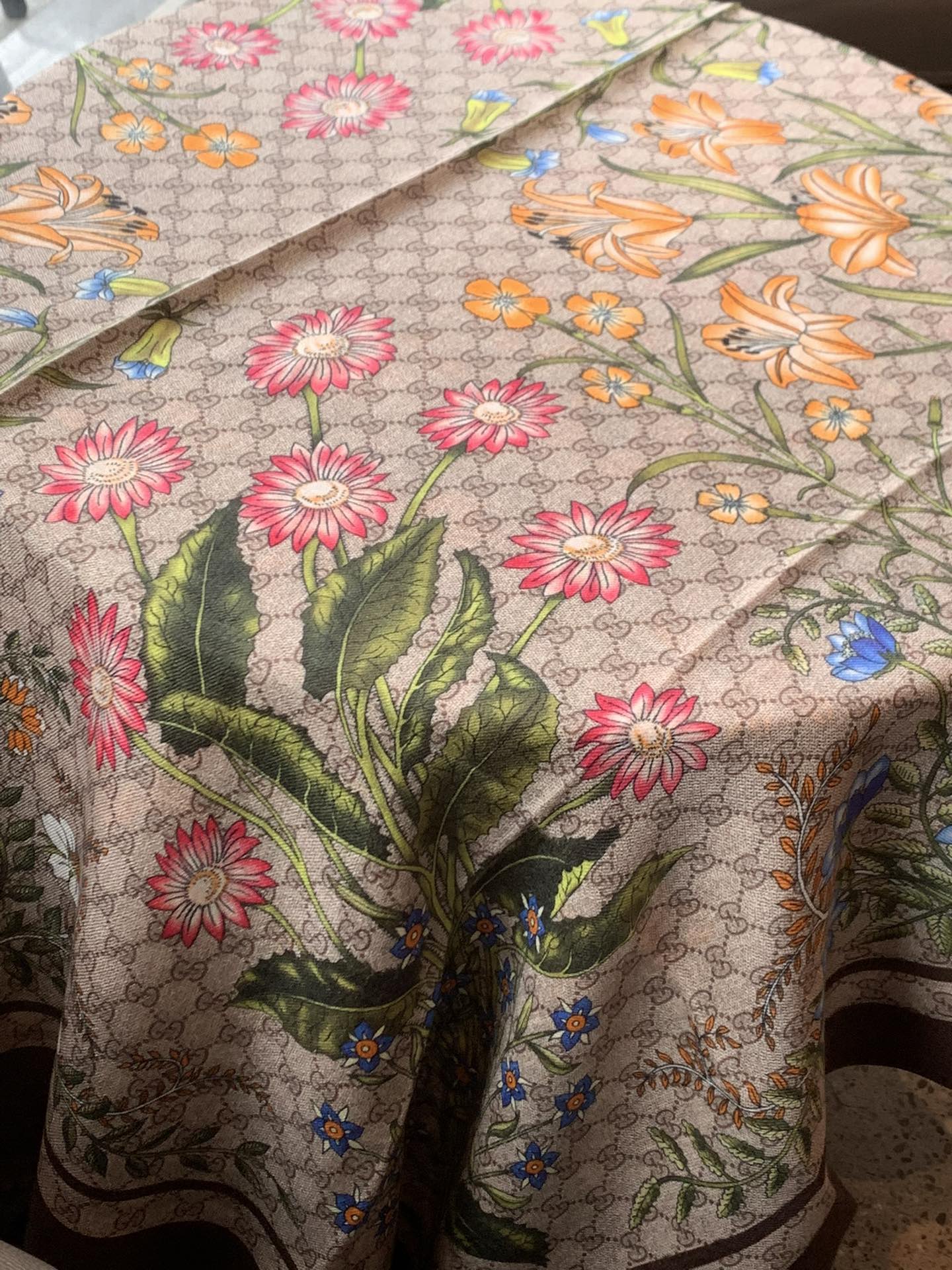 Streetwear Scarf GUCCI 328984 SIZE:110*200cm - vstockx