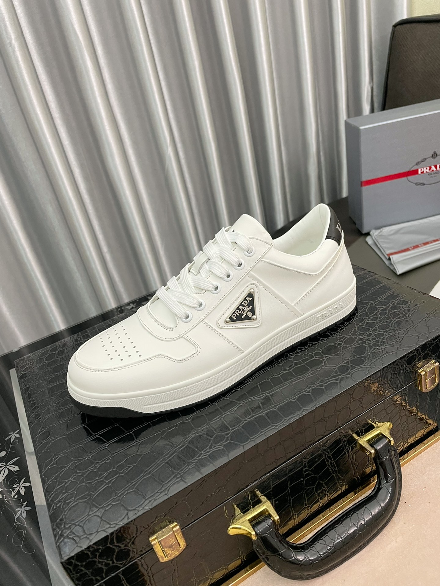 Prada Low Top sneaker 5 - vstockx