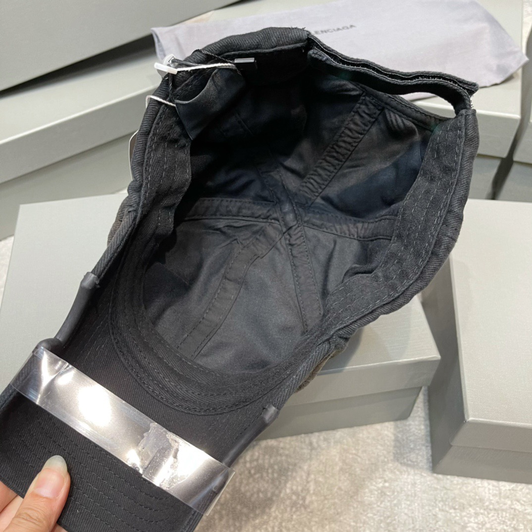 Streetwear Hat & Scarf Balenciaga 6 - vstockx