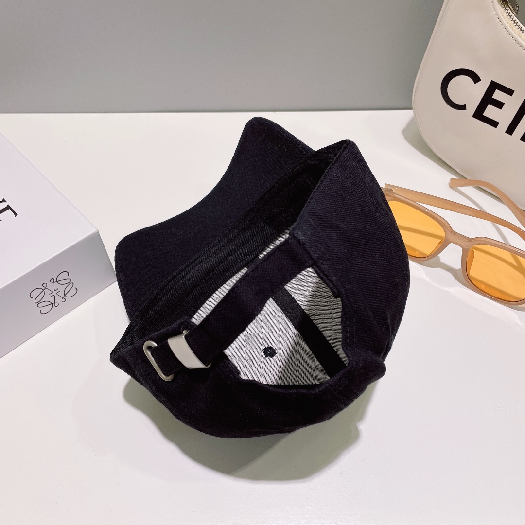 Streetwear Hat BALENCIAGA 329033 - vstockx