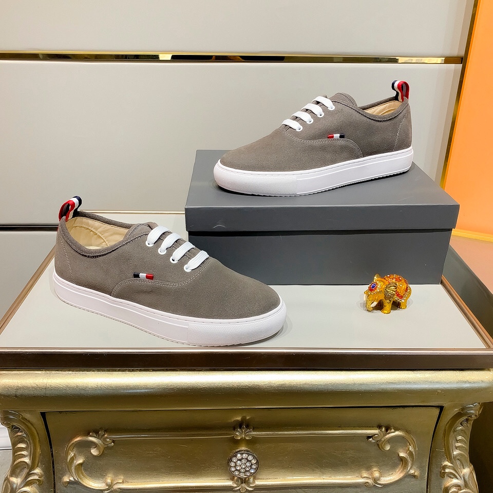 Thom Browne Low Top Sneaker 20 - vstockx