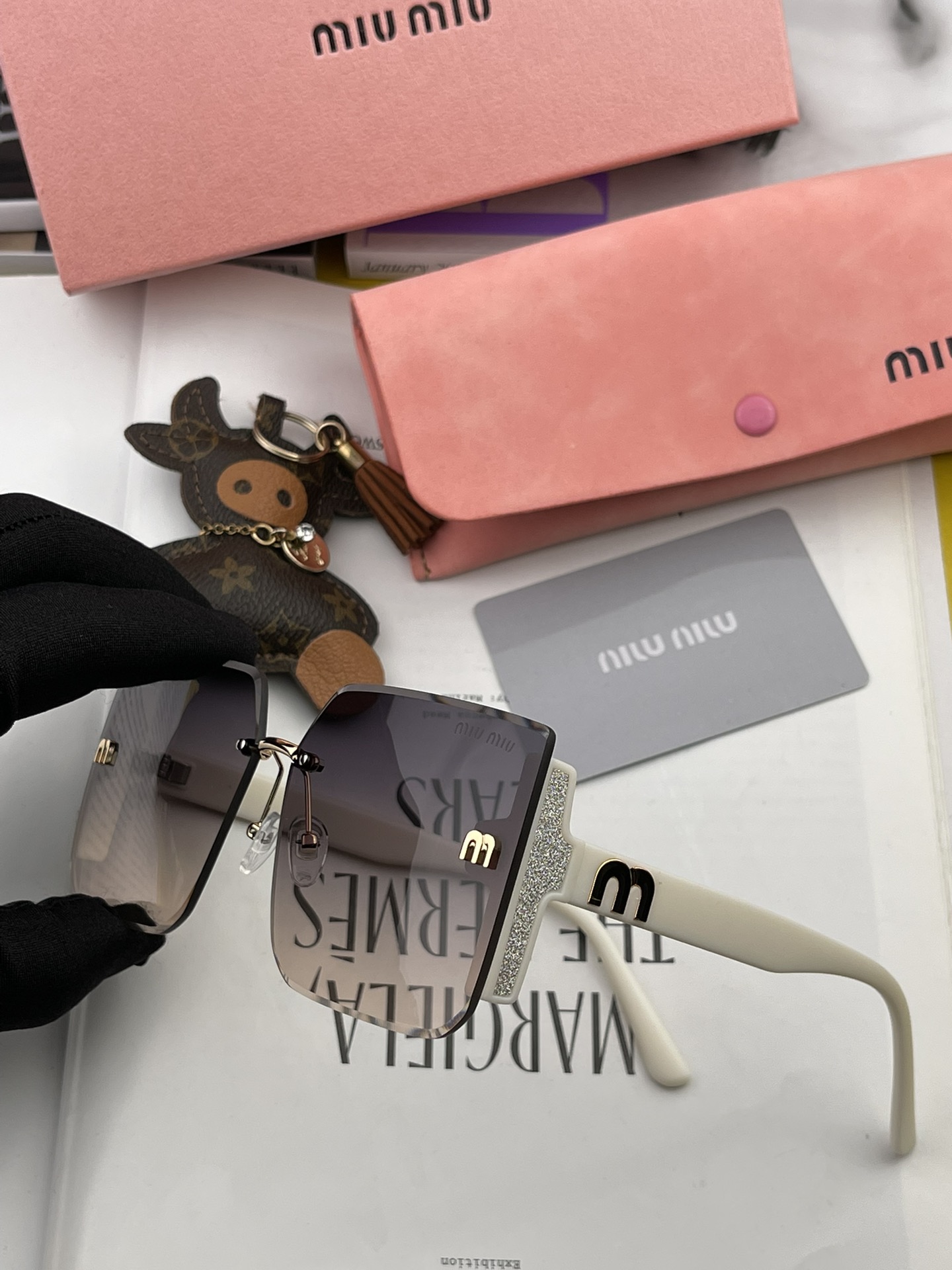 sunglasses Miu Miu MM4294 - vstockx