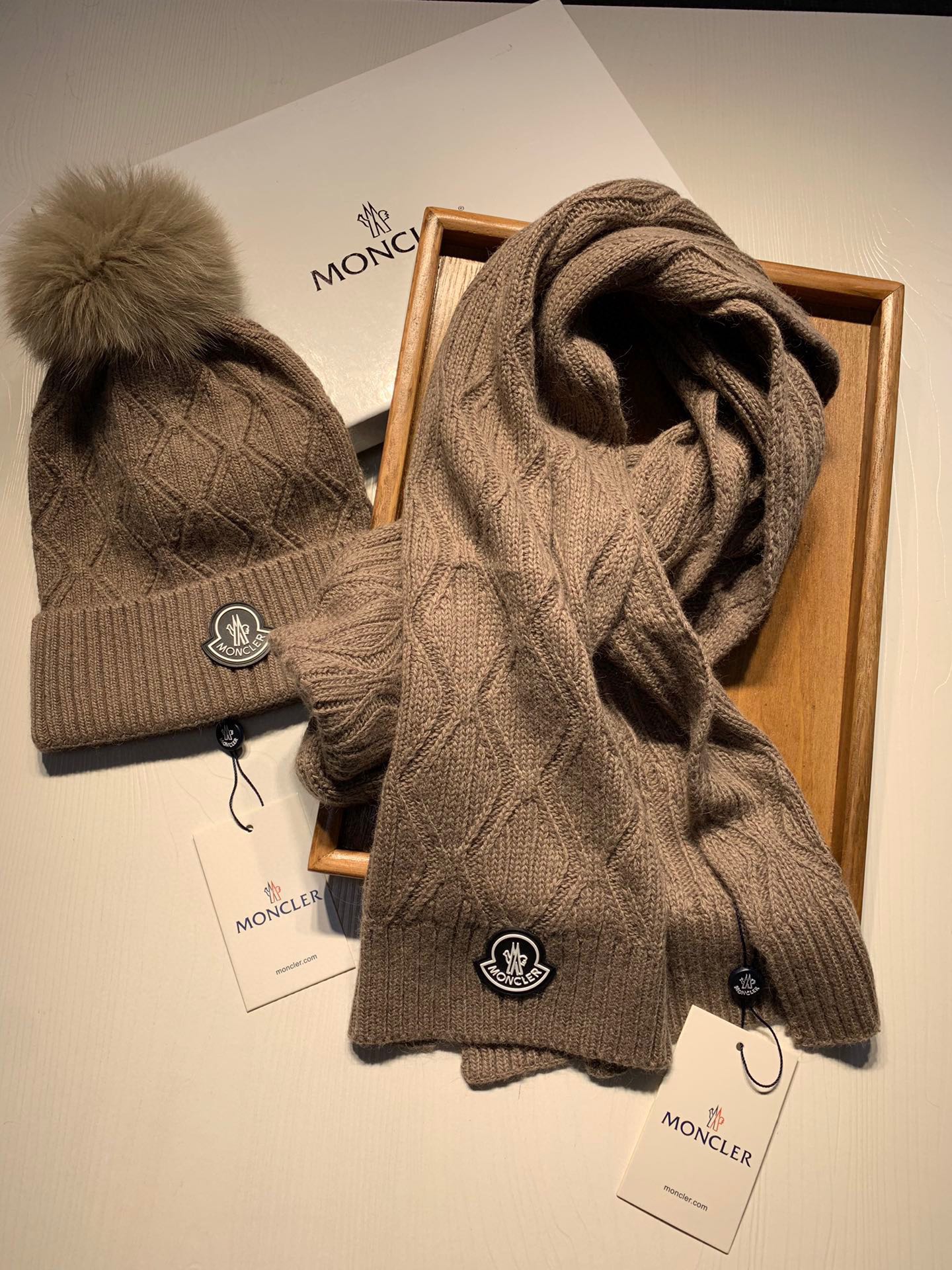Hat & Scarf Moncler 1 - vstockx