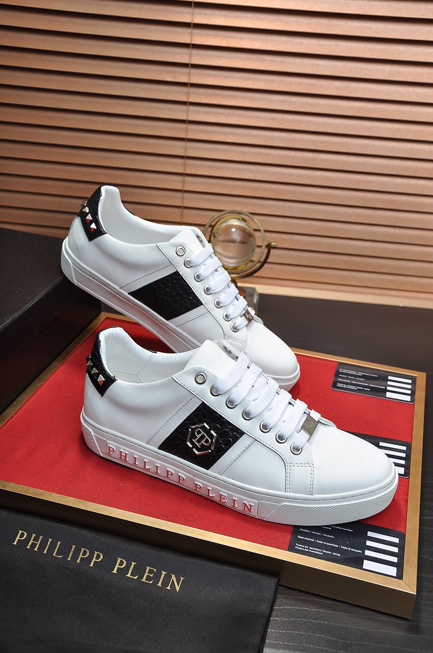 Philipp Plein Low Top Sneakers 1 - vstockx