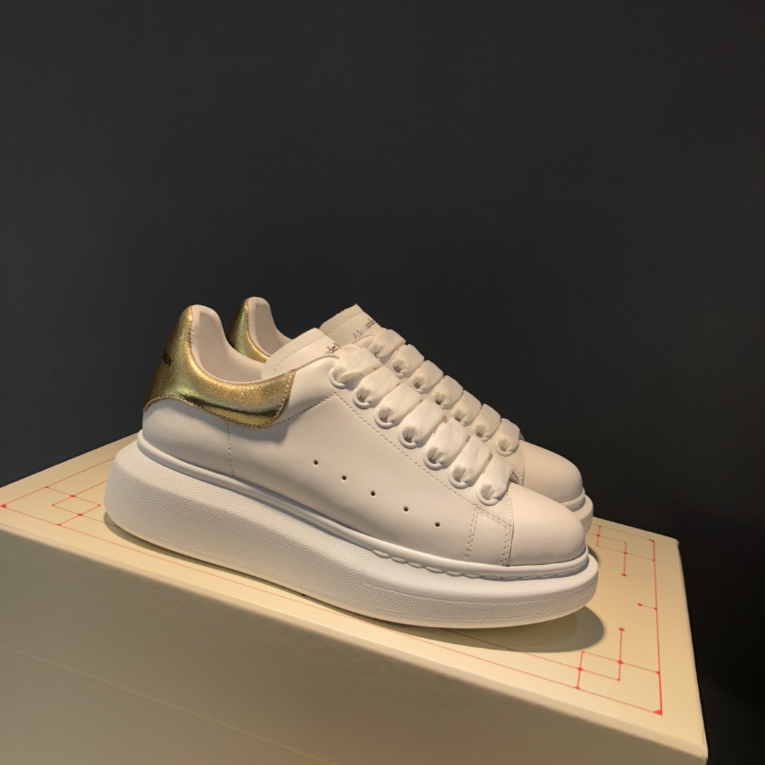 Alexander McQueen Oversized Light Gold (W) - vstockx