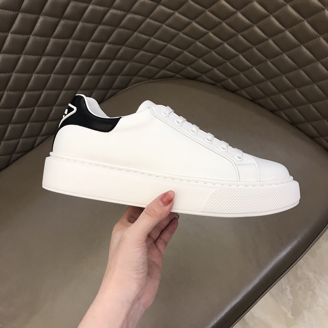 Prada Low Top sneaker 33 - vstockx