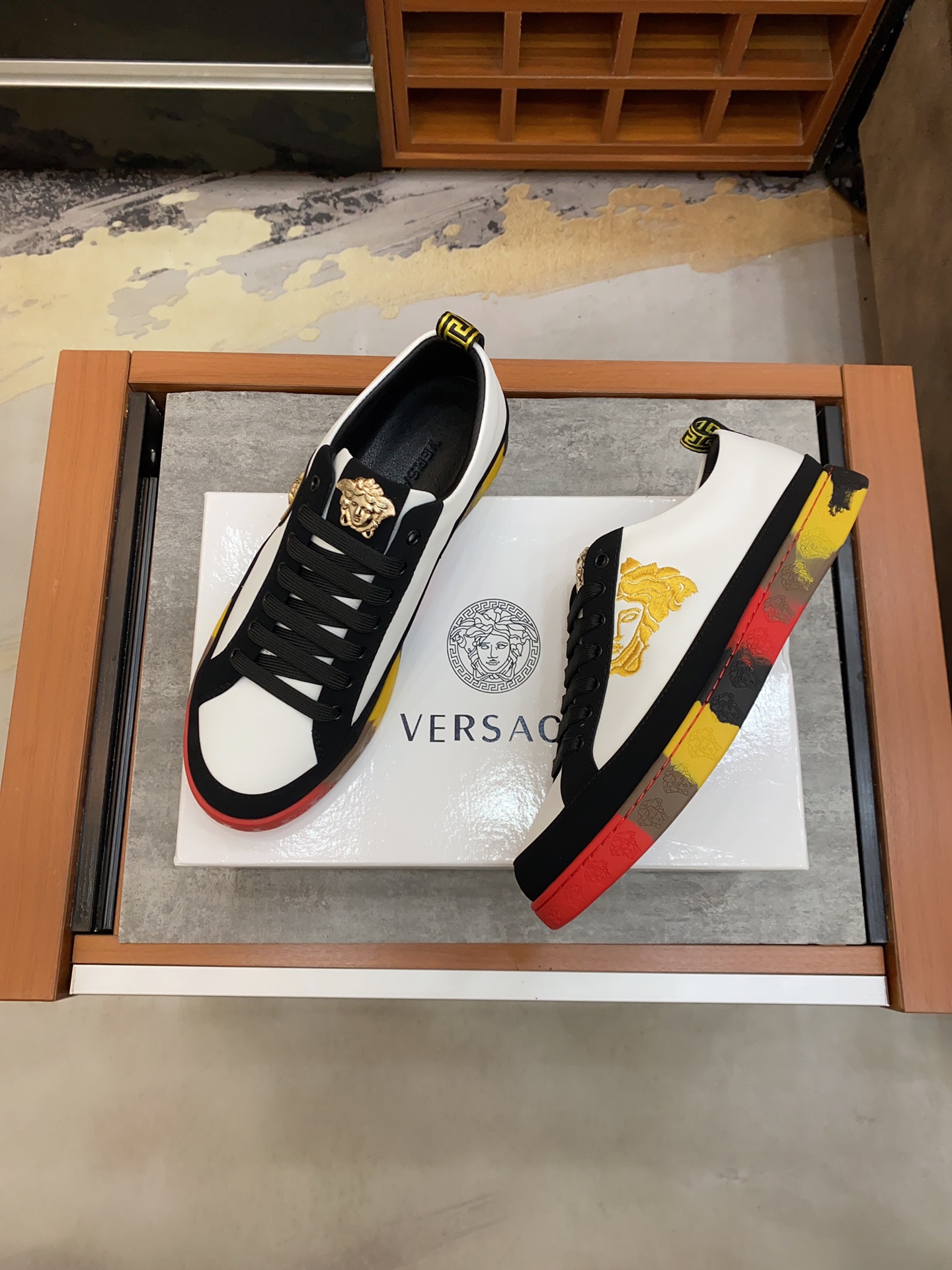 Versace Greca Sneaker 15 - vstockx