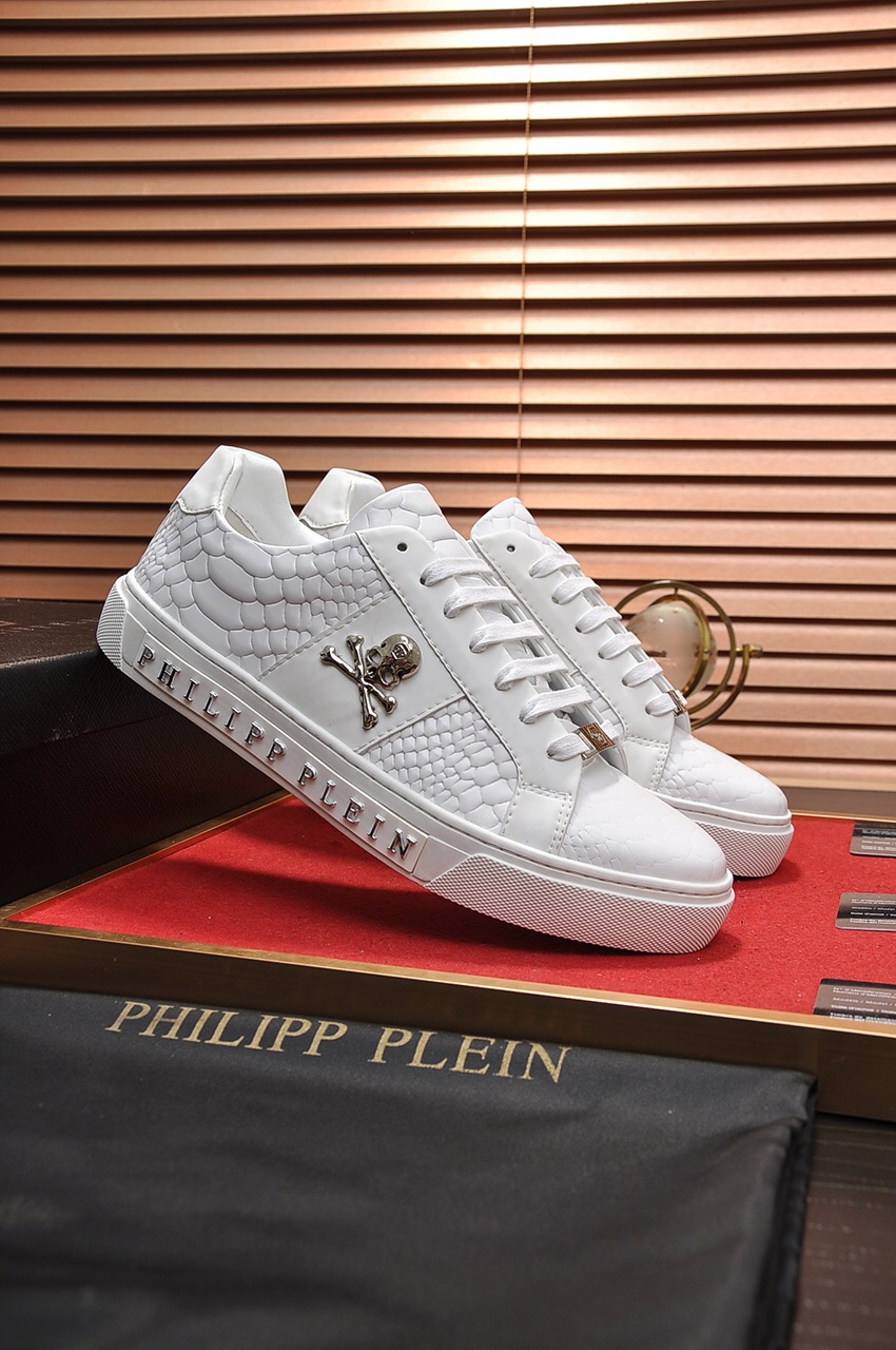 Philipp Plein Low Top Sneakers 17 - vstockx