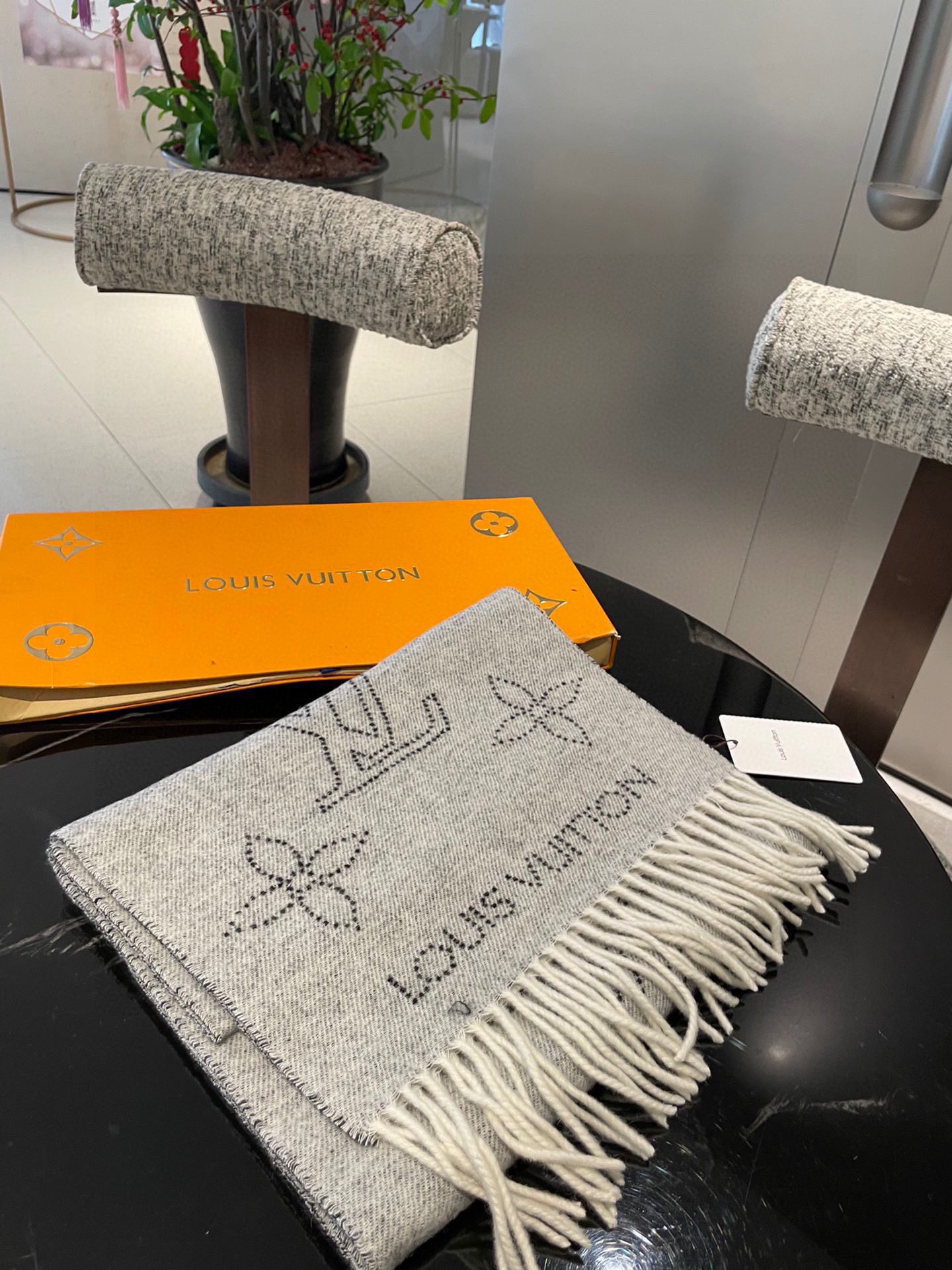 Streetwear Scarf LV 328953 SIZE:35*185cm - vstockx