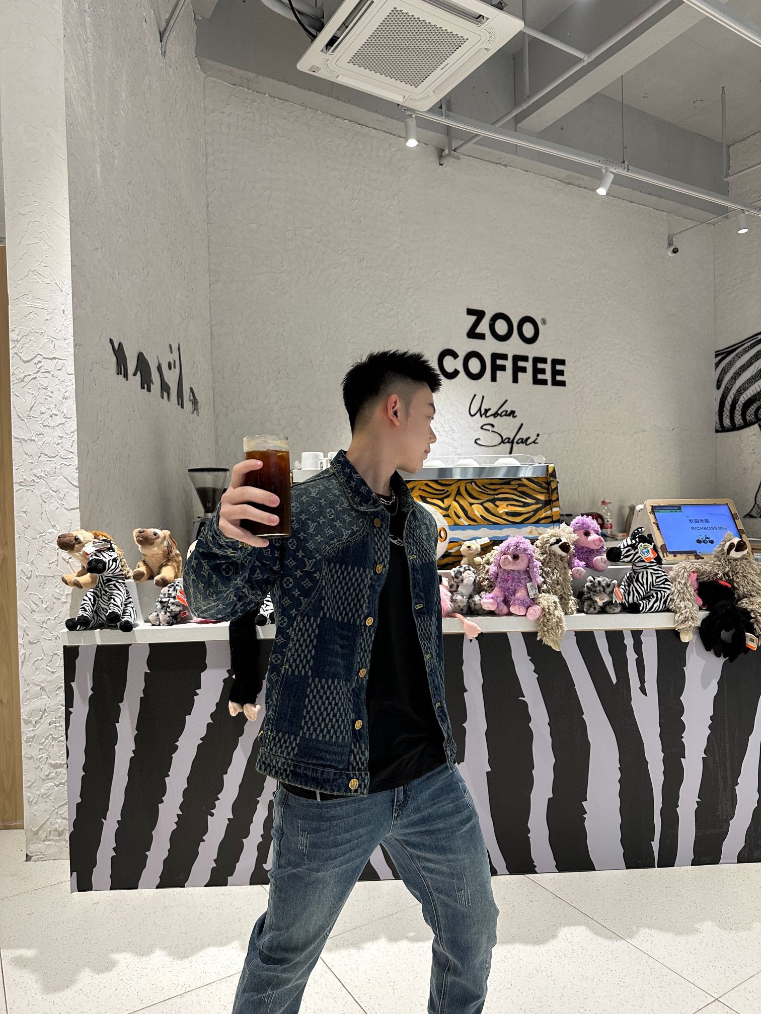 Clothes Louis Vuitton 1325 - vstockx