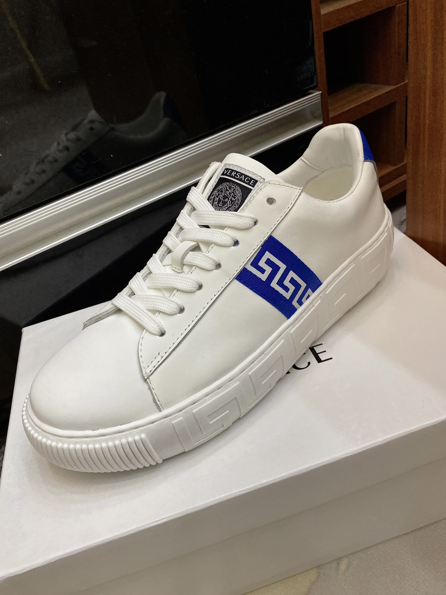 Versace Greca Sneaker 23 - vstockx