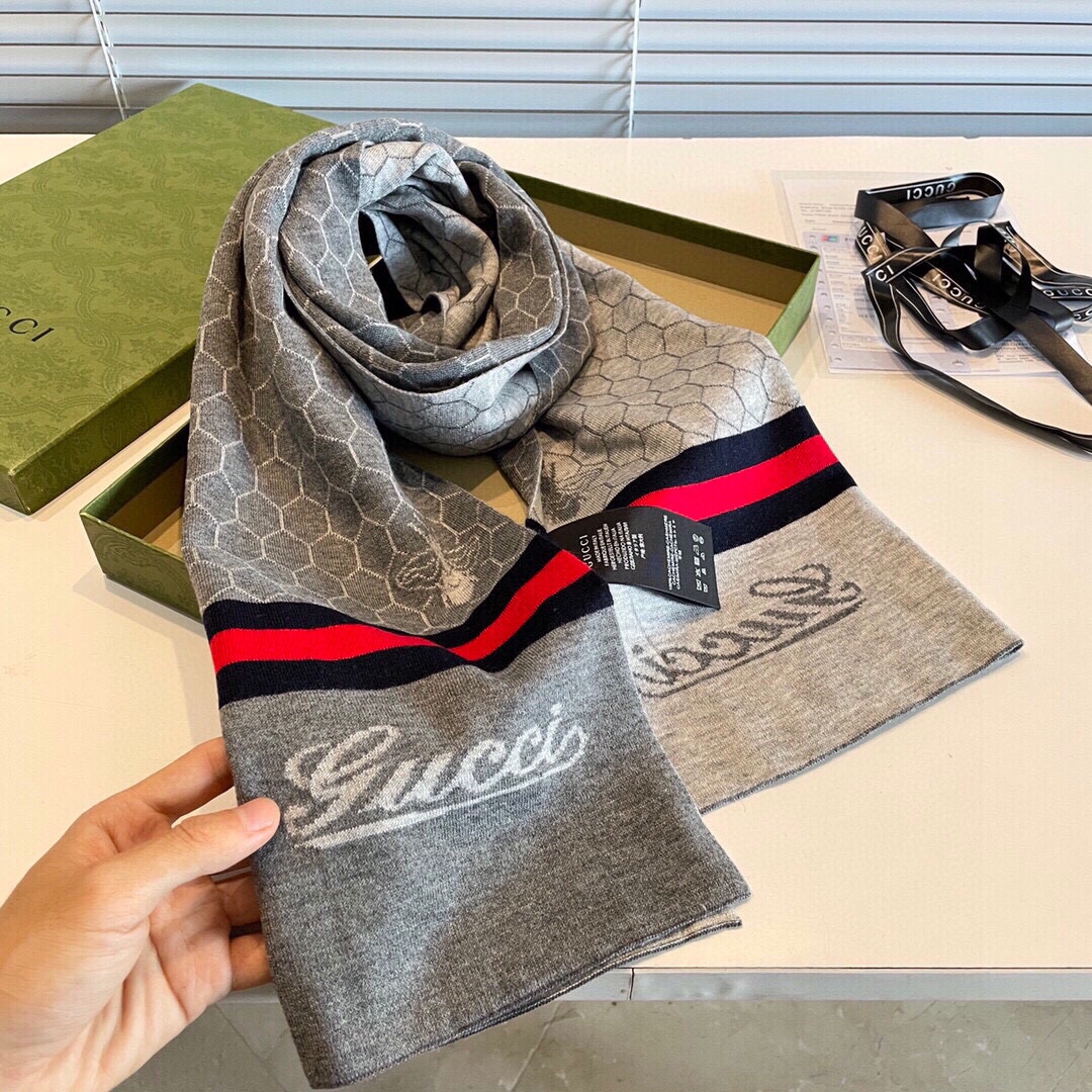 Streetwear Scarf GUCCI 329068 size:32*180cm - vstockx
