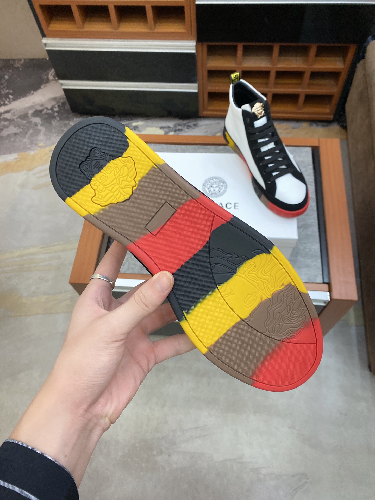 Versace Greca Sneaker 17 - vstockx