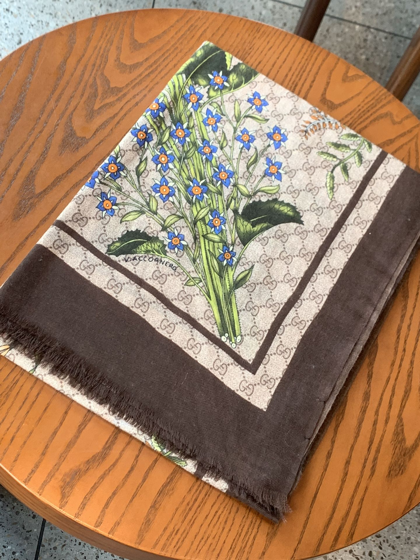 Streetwear Scarf GUCCI 328984 SIZE:110*200cm - vstockx