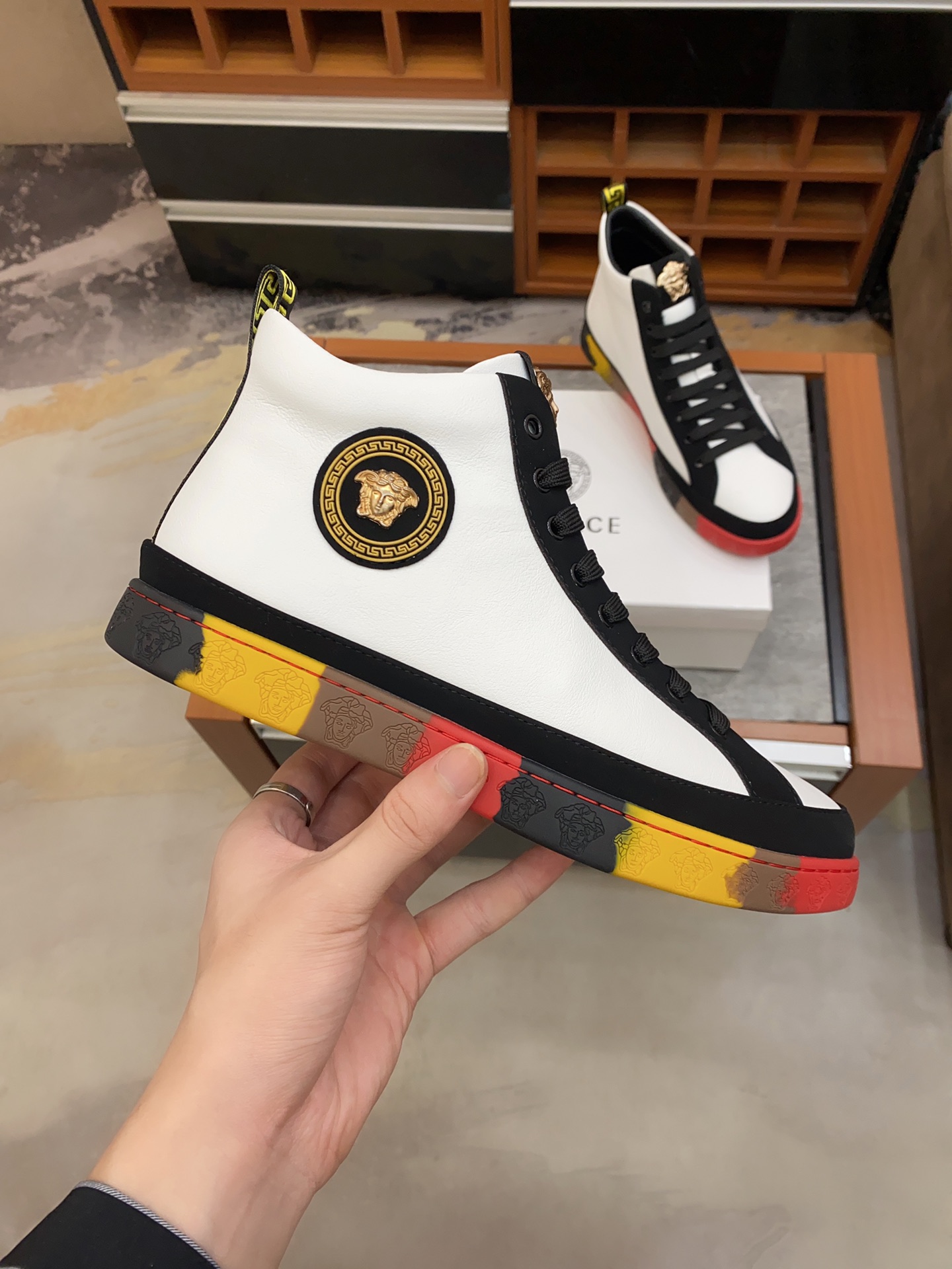 Versace Greca Sneaker 17 - vstockx