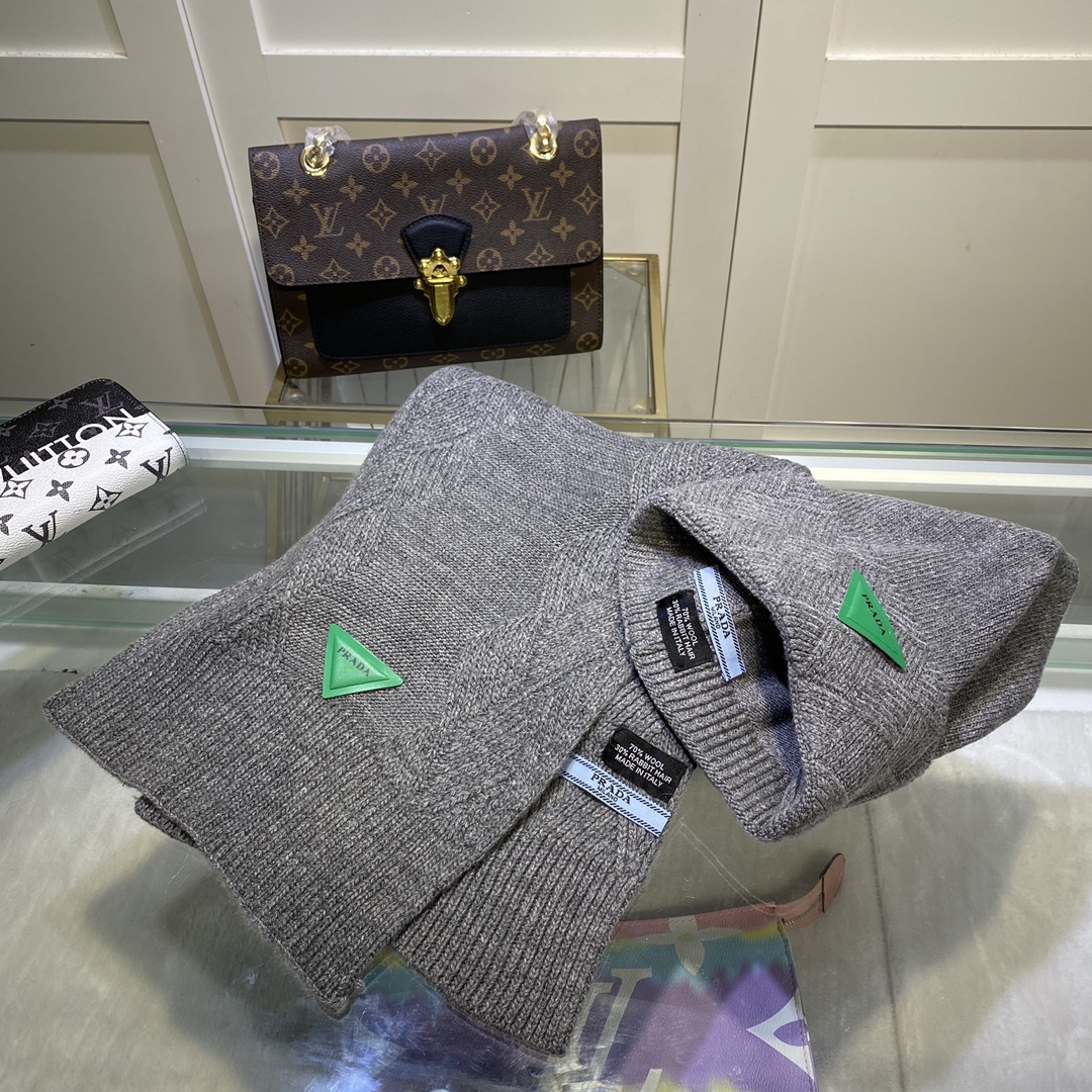 Hat & Scarf Prada 1 - vstockx
