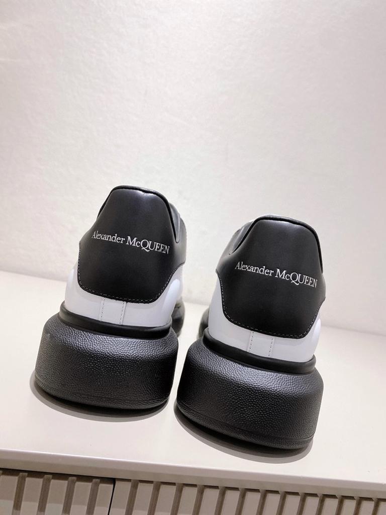 Alexander McQueen Oversized Black Sole (W) - vstockx