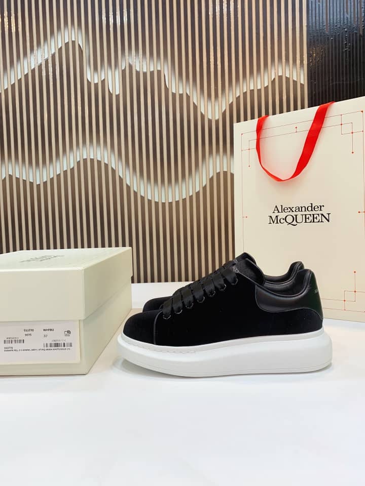 Alexander McQueen Oversized Smooth Black (Women's) - vstockx