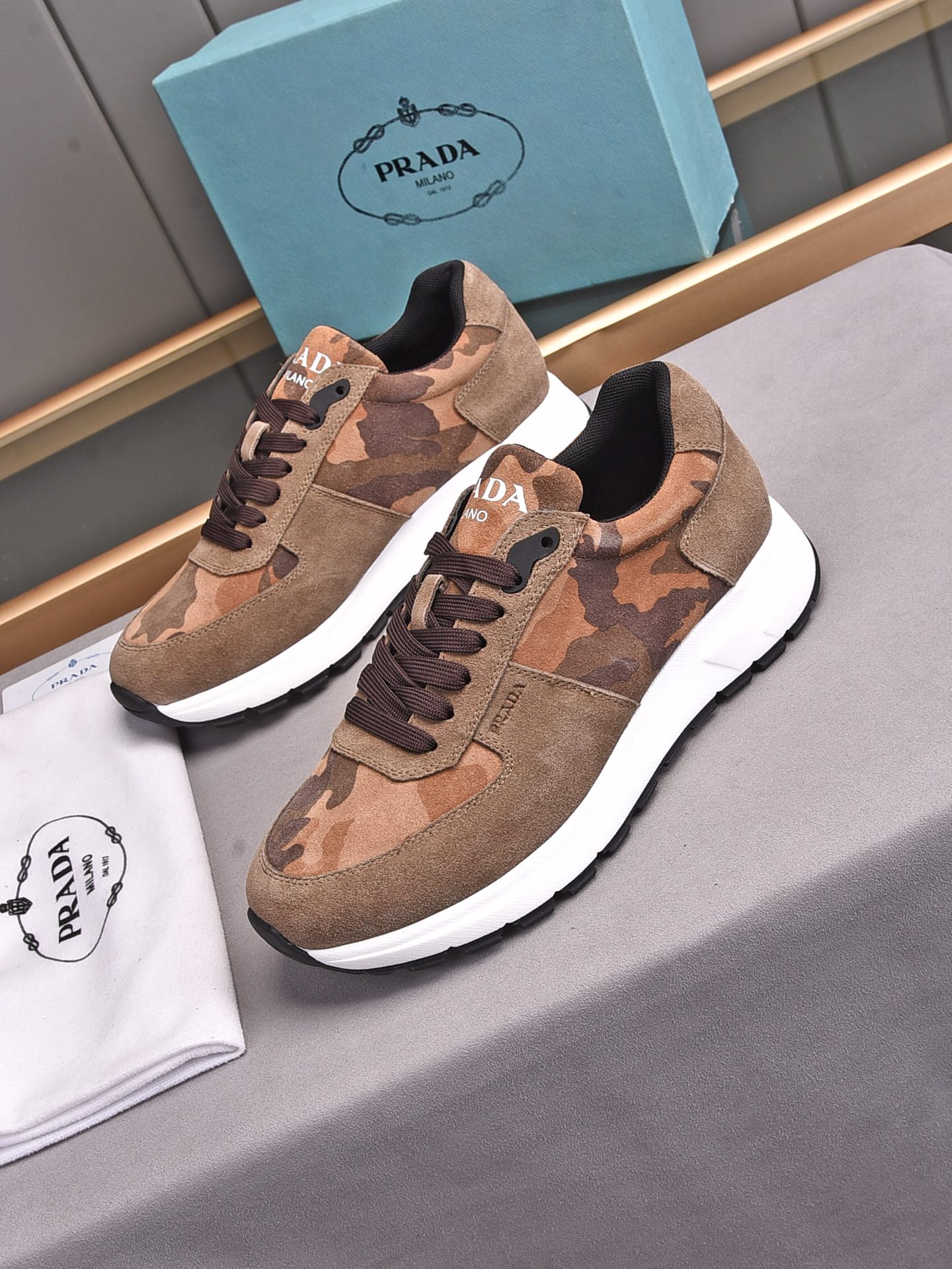 Prada Low Top sneaker 32 - vstockx