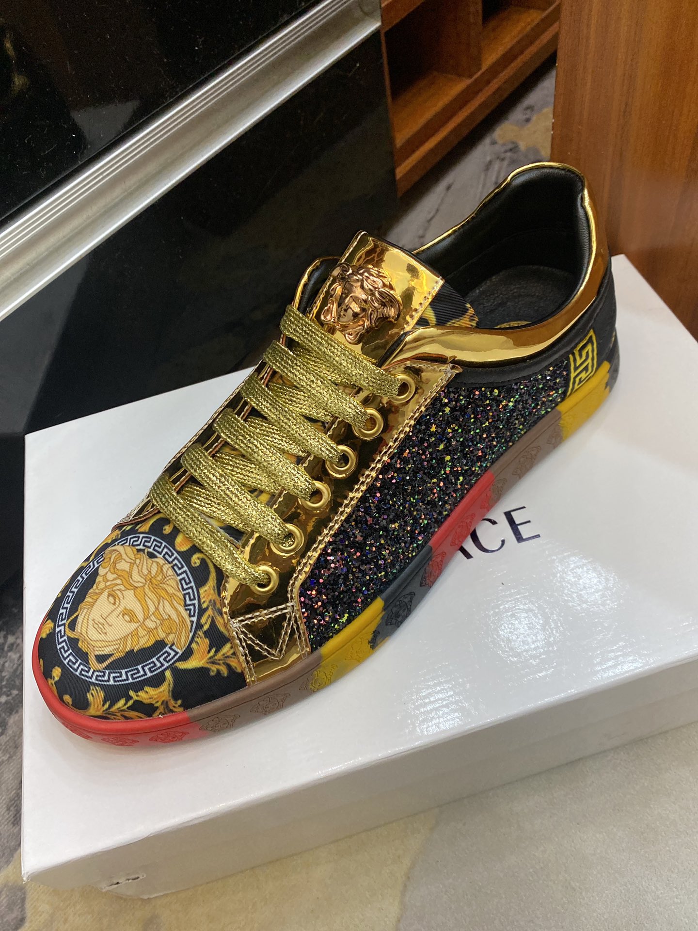 Versace Greca Sneaker 10 - vstockx