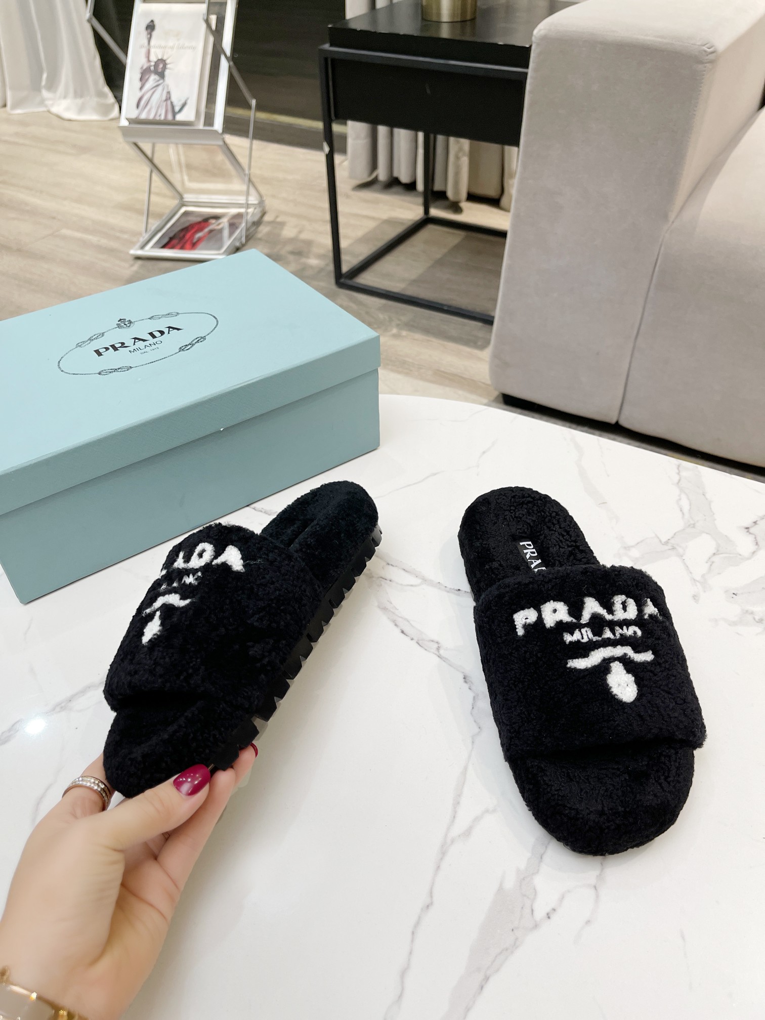 Prada Flat Sandals 4 - vstockx