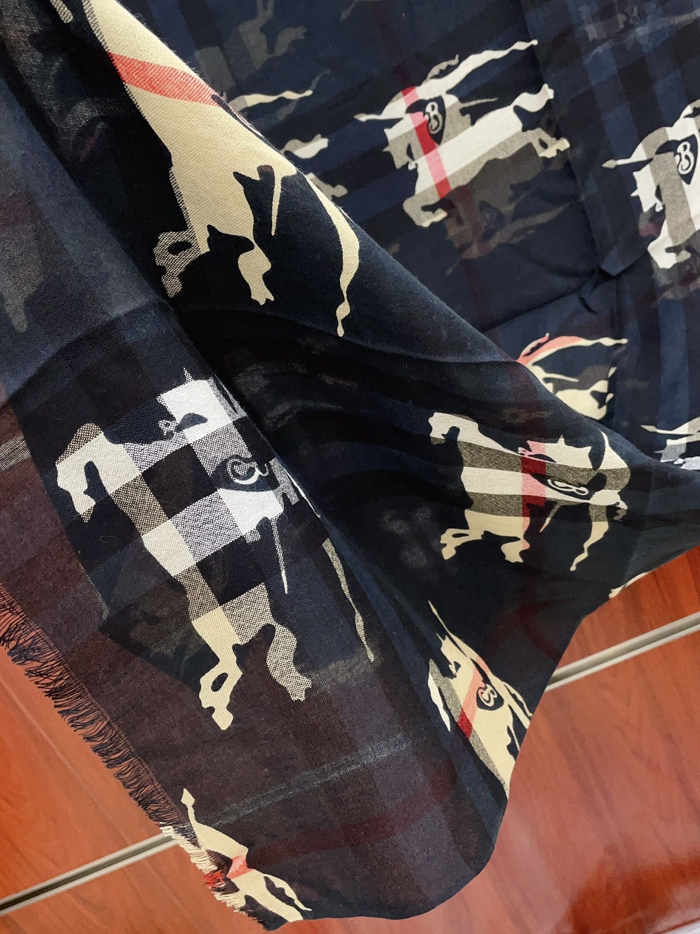 Streetwear Scarf Burberry 328773 SIZE:220cm*70cm - vstockx