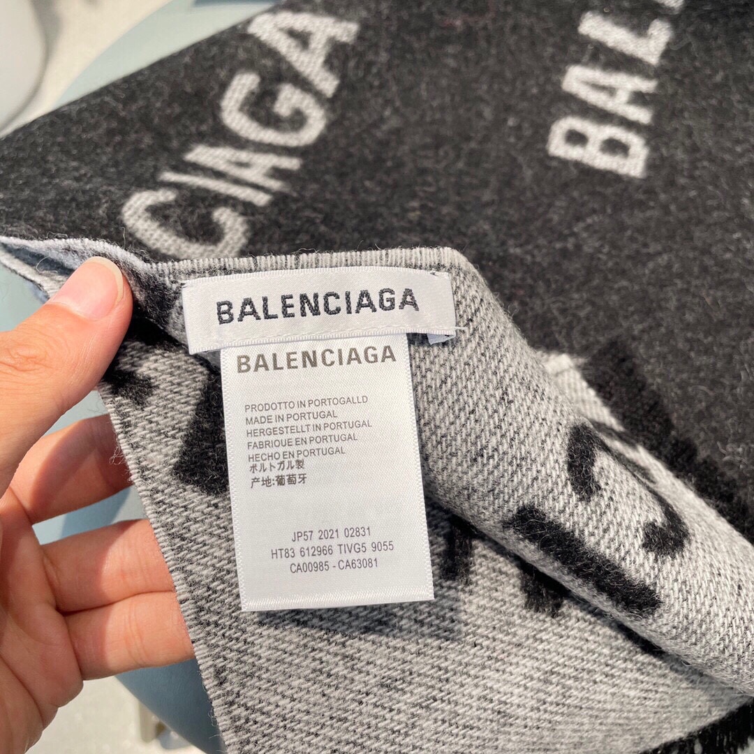 Streetwear Scarf BURBERRY 329064 size�?2*180cm - vstockx