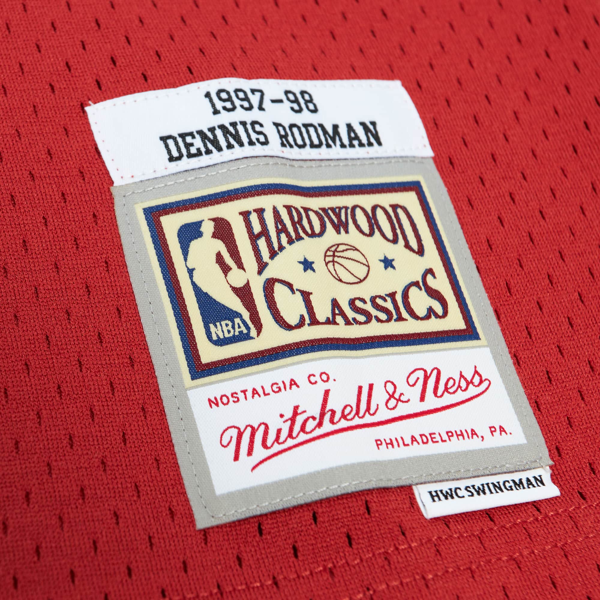 Off Court Chenille Swingman Dennis Rodman Chicago Bulls 1997-98 Jersey - vstockx