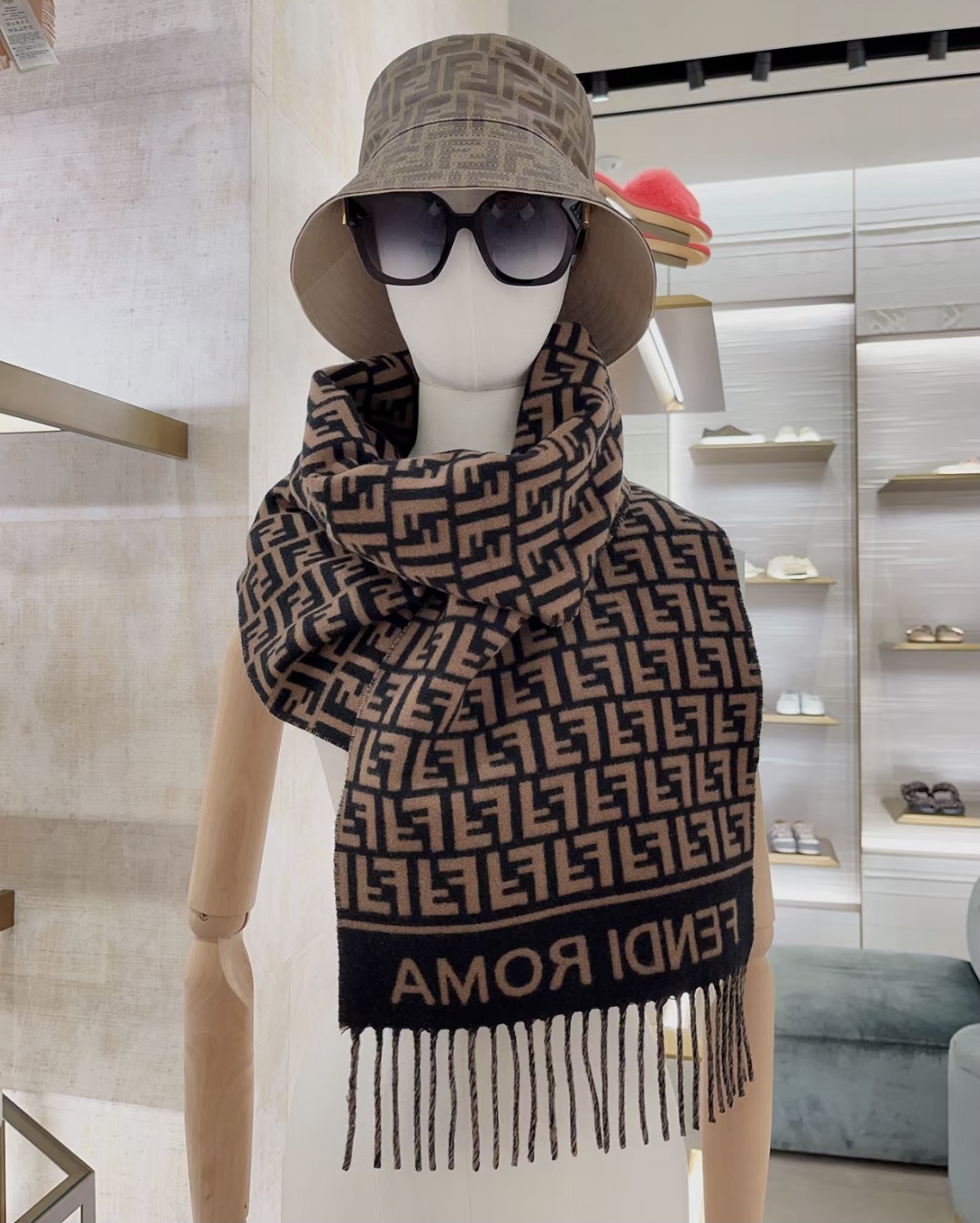 Streetwear Scarf FENDI 328754 SIZE:30x180 - vstockx