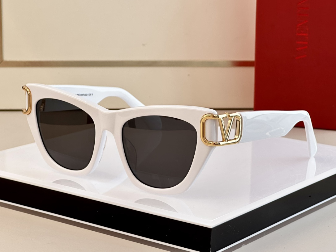 sunglasses Valentino VLS-198A - vstockx