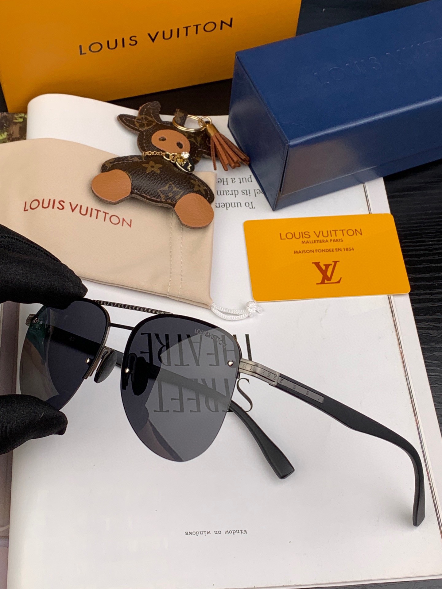 Sunglasses Louis Vuitton L1690 - vstockx