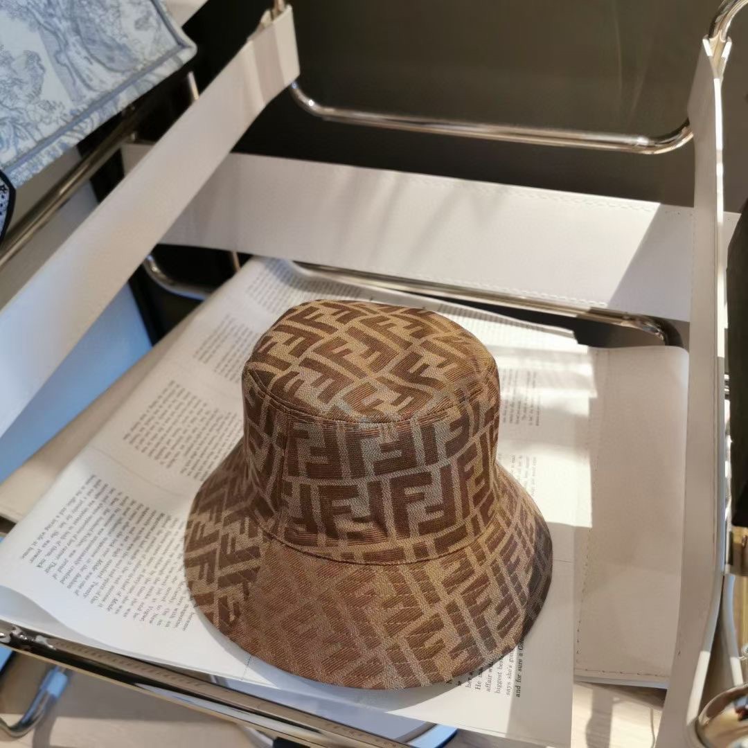 Streetwear Hat Fendi 329370 - vstockx