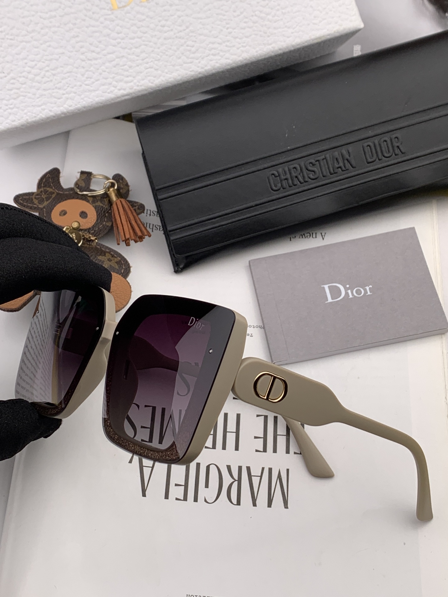 sunglasses Dior D6227 - vstockx