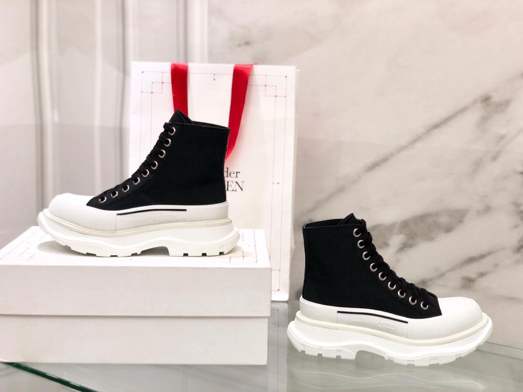 Alexander McQueen Tread Slick Lace Up Boot Black White (W) - vstockx