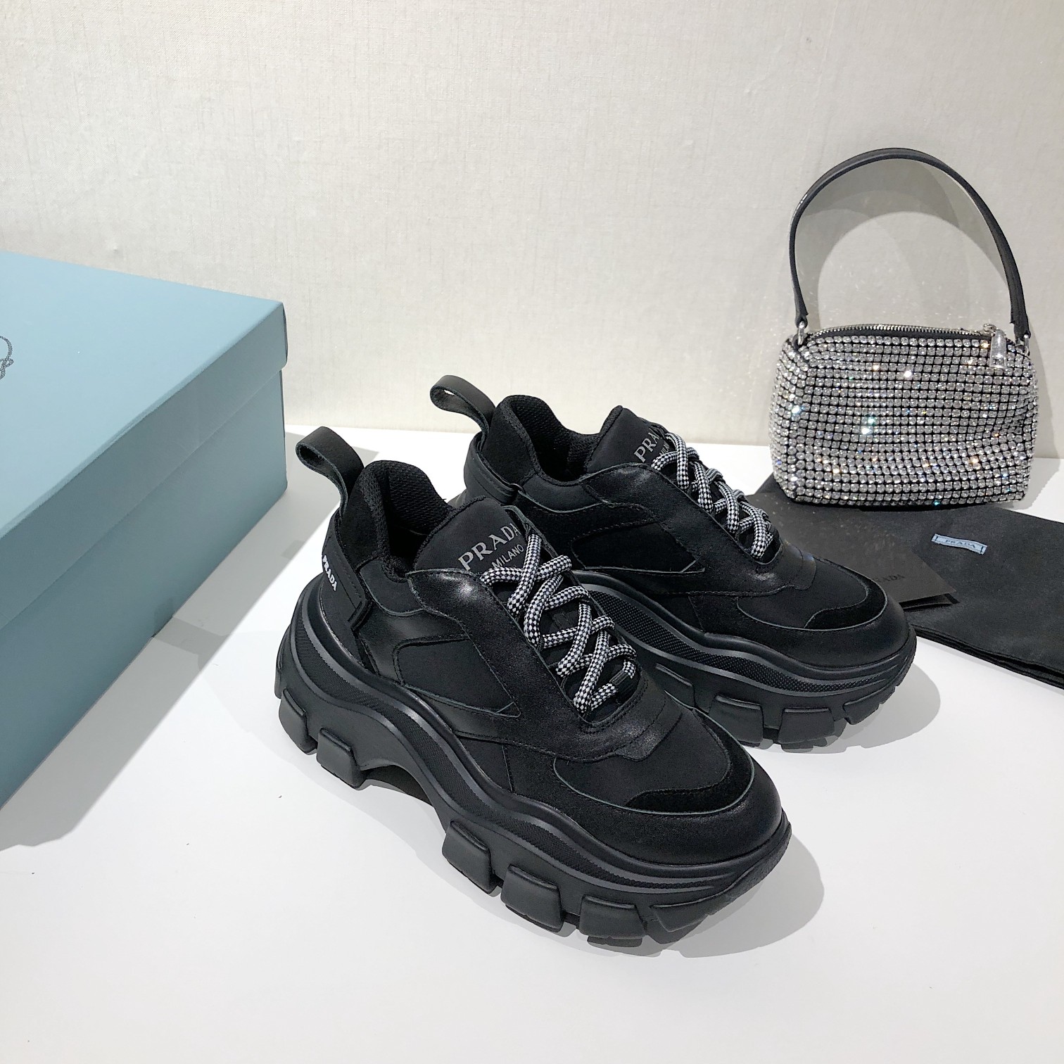 Prada Low Top sneaker 52 - vstockx