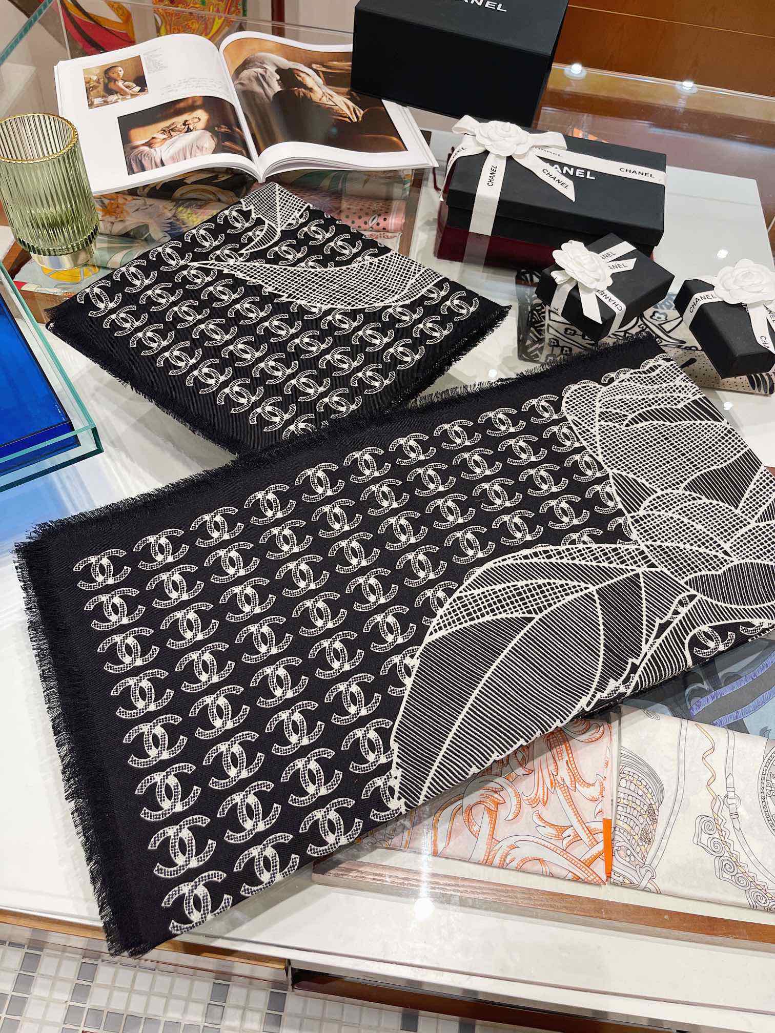 Streetwear Scarf CHANEL 328999 - vstockx