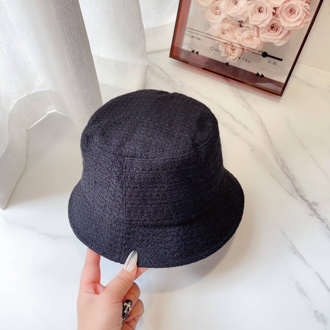 Streetwear Hat Chanel 329365 - vstockx