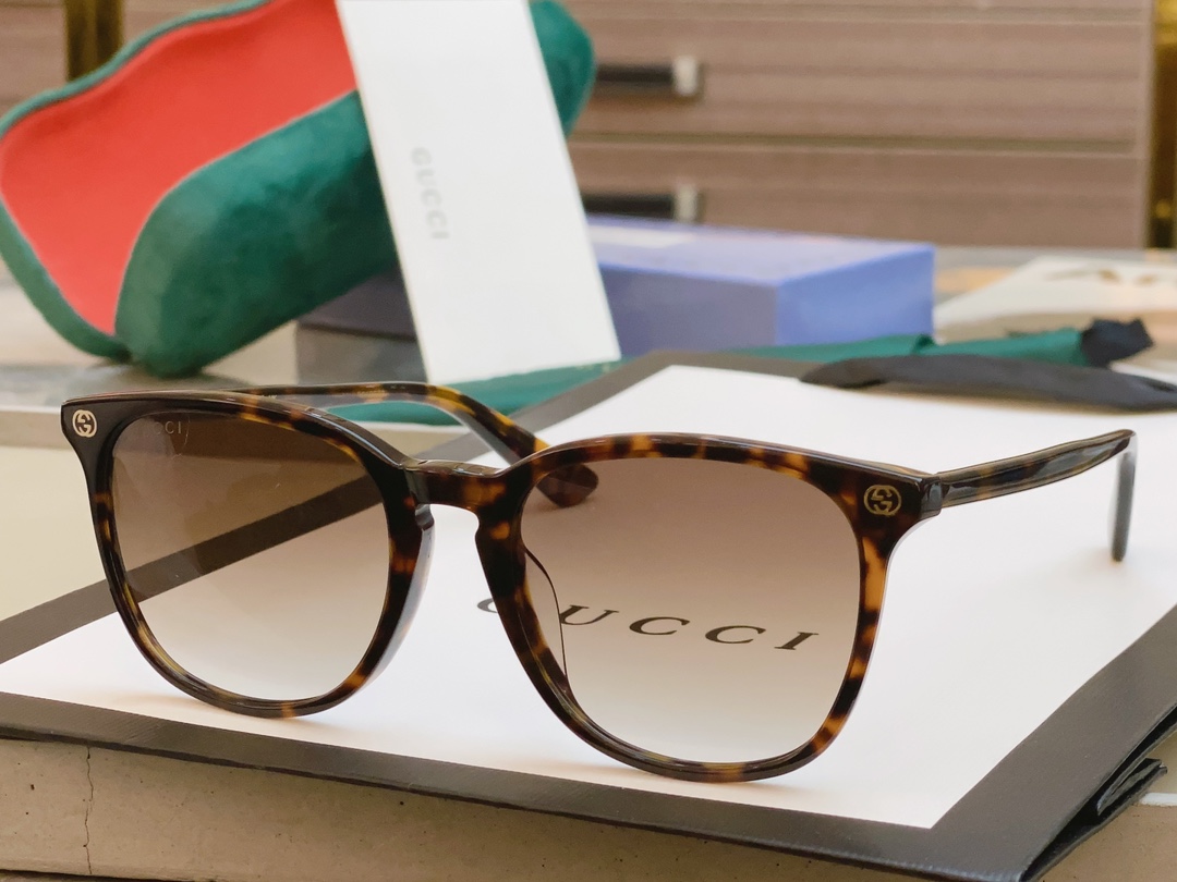 Sunglasses Gucci GG0154S size:53 19-150 - vstockx