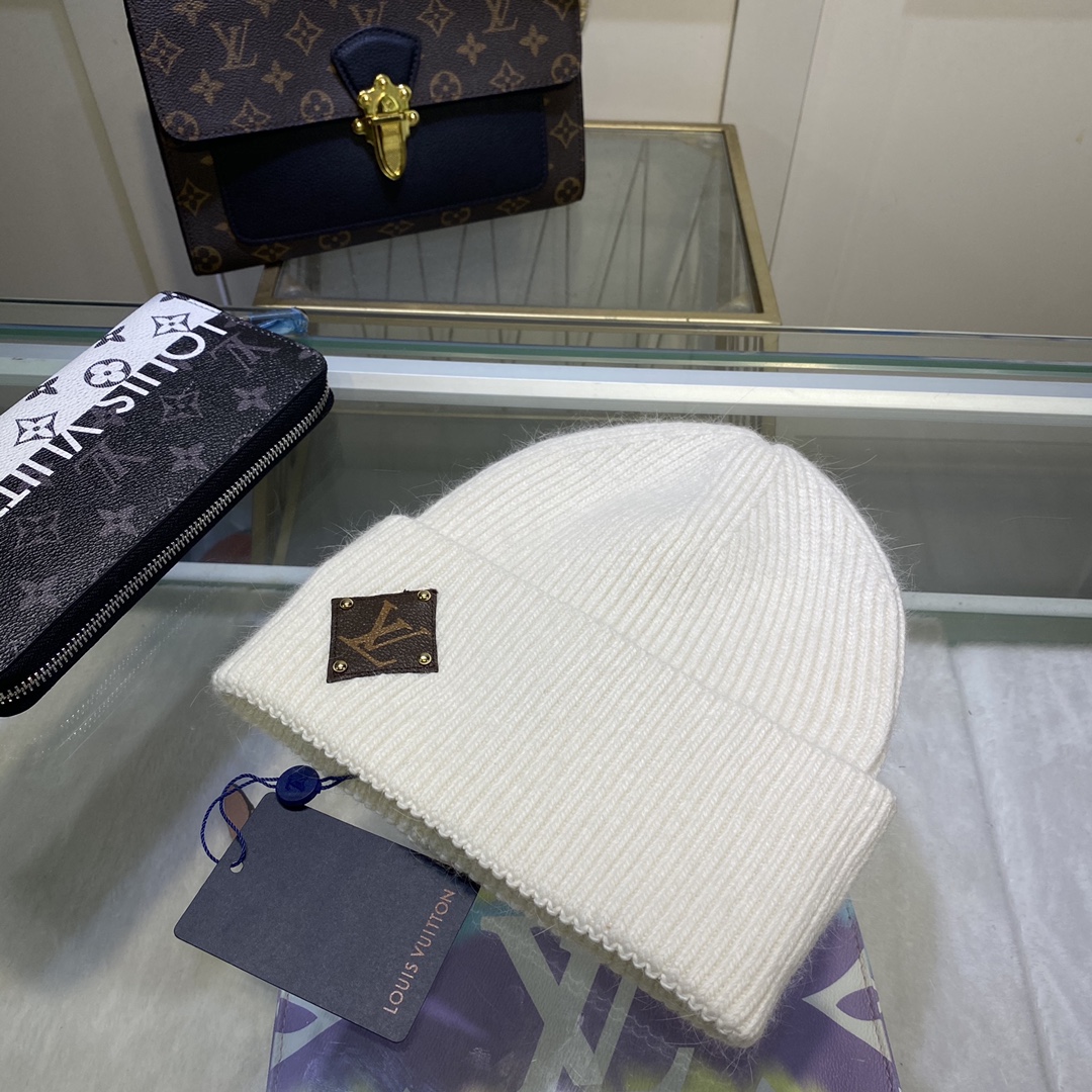Hat & Scarf Louis Vuitton 3 - vstockx