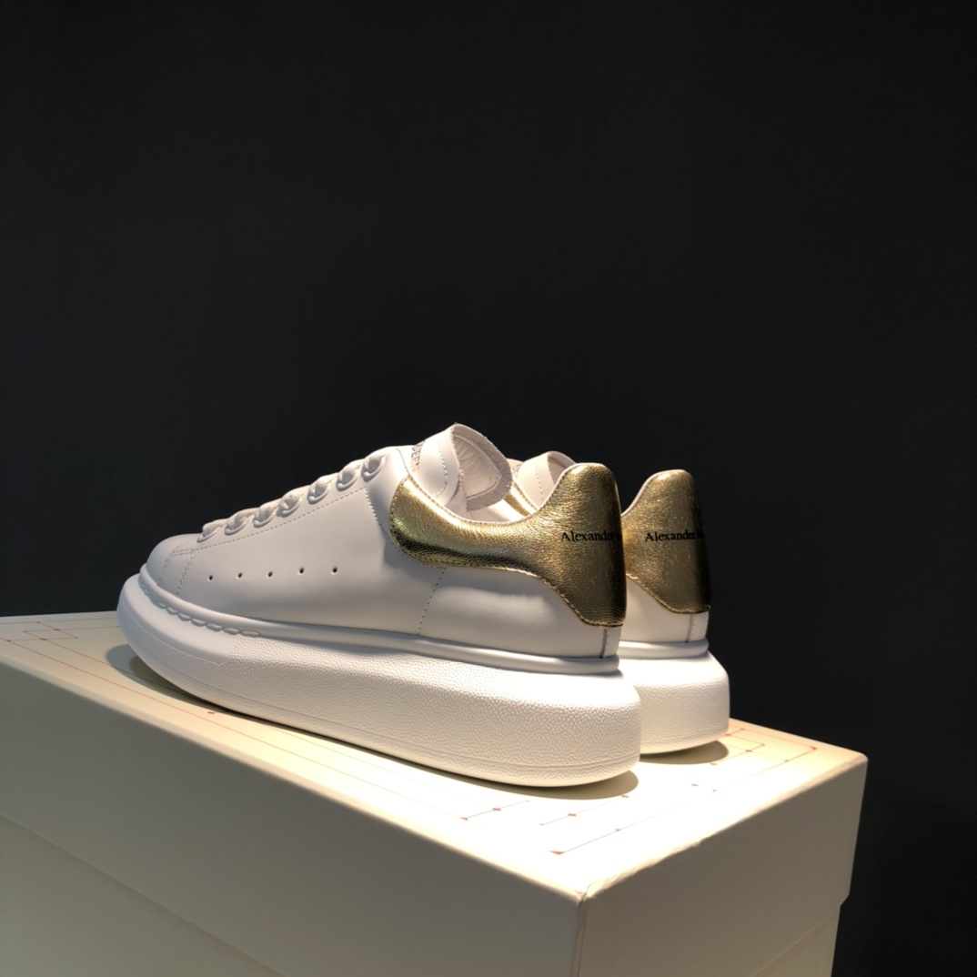 Alexander McQueen Oversized Light Gold (W) - vstockx