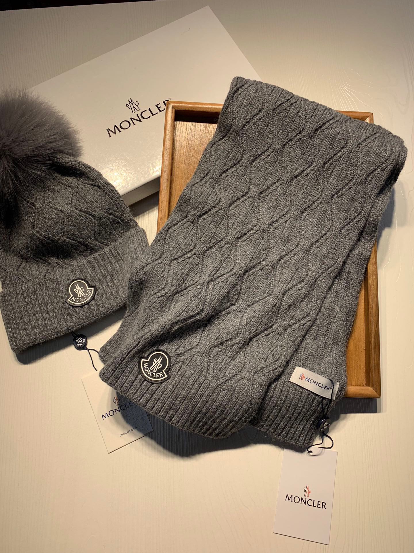 Hat & Scarf Moncler 1 - vstockx