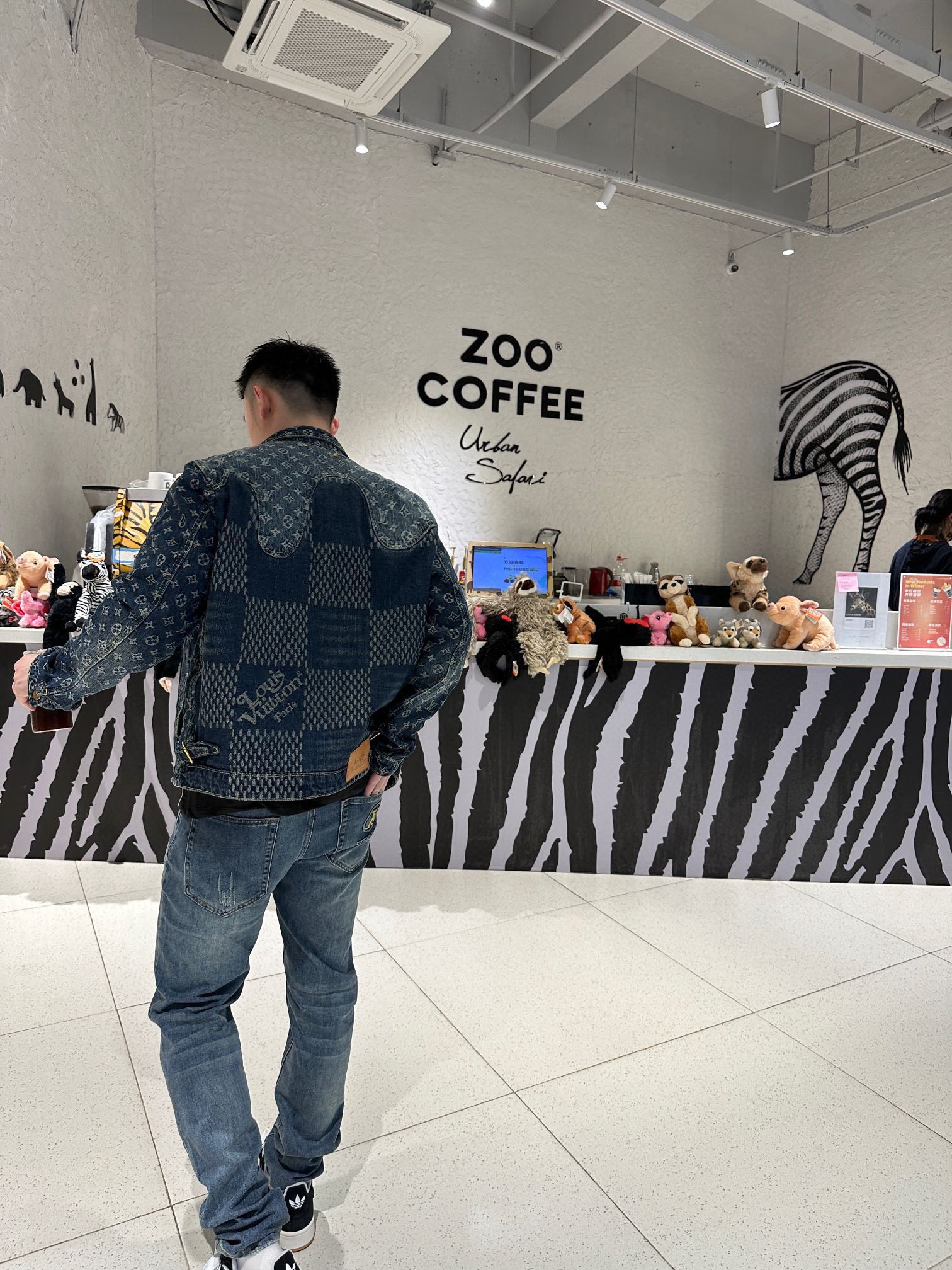 Clothes Louis Vuitton 1325 - vstockx